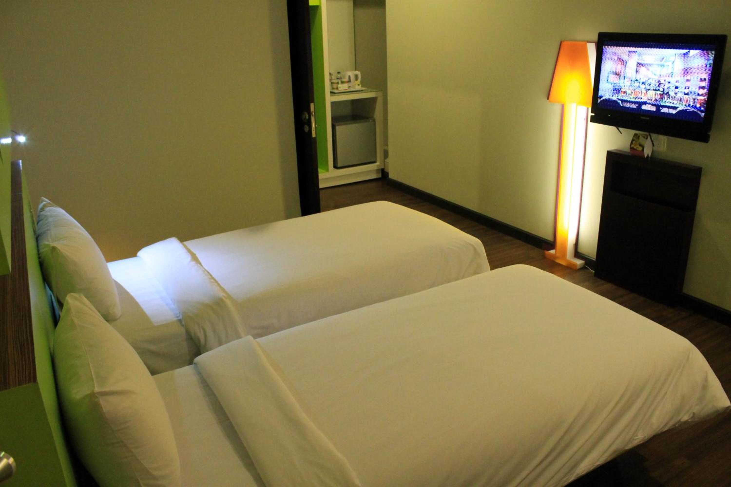 Superior Twin Room with Balcony - Photo 10