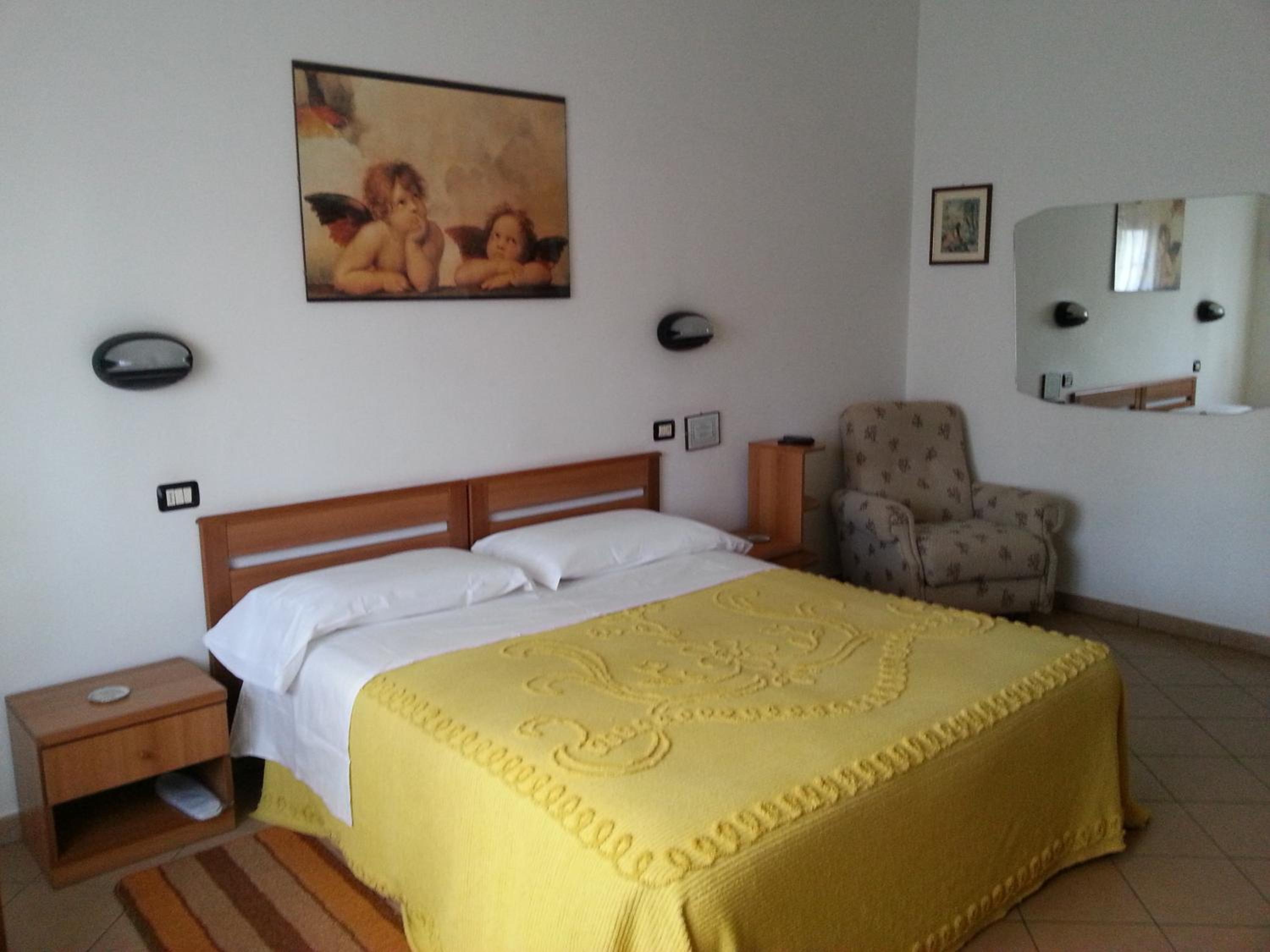 Double or Twin Room - Photo 4