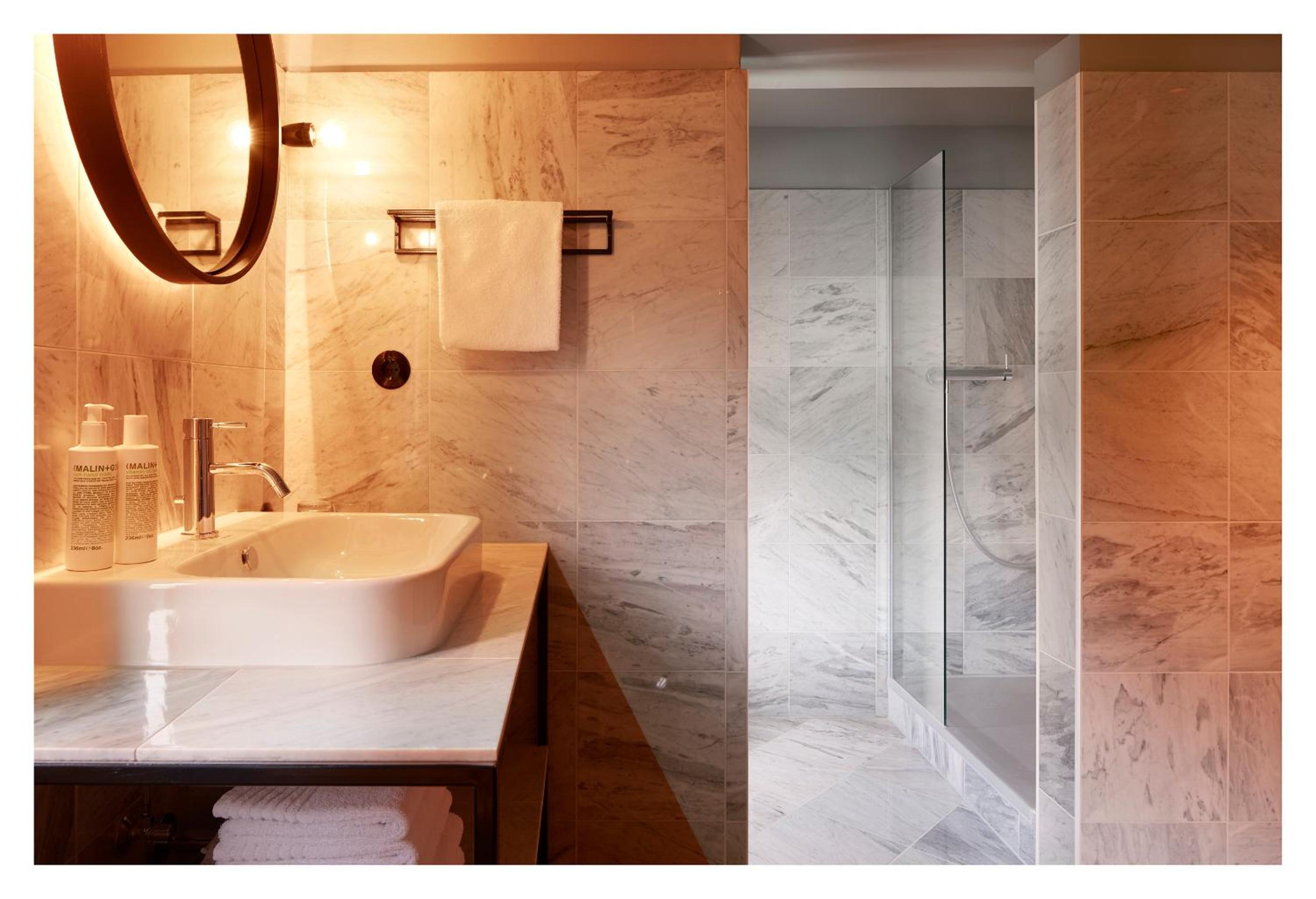 Superior Suite - Photo 6