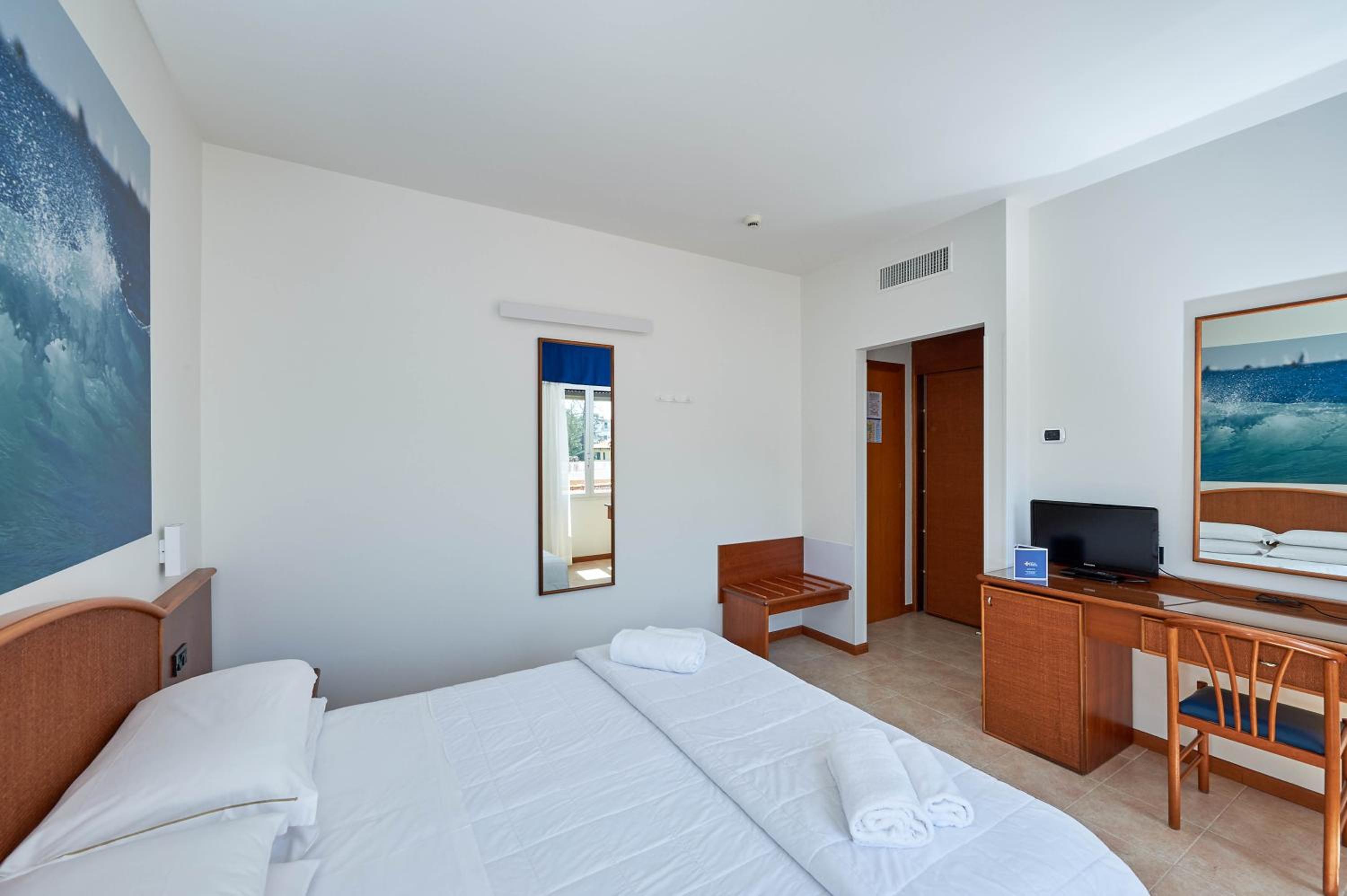 Double Room with Sea View - Photo 4