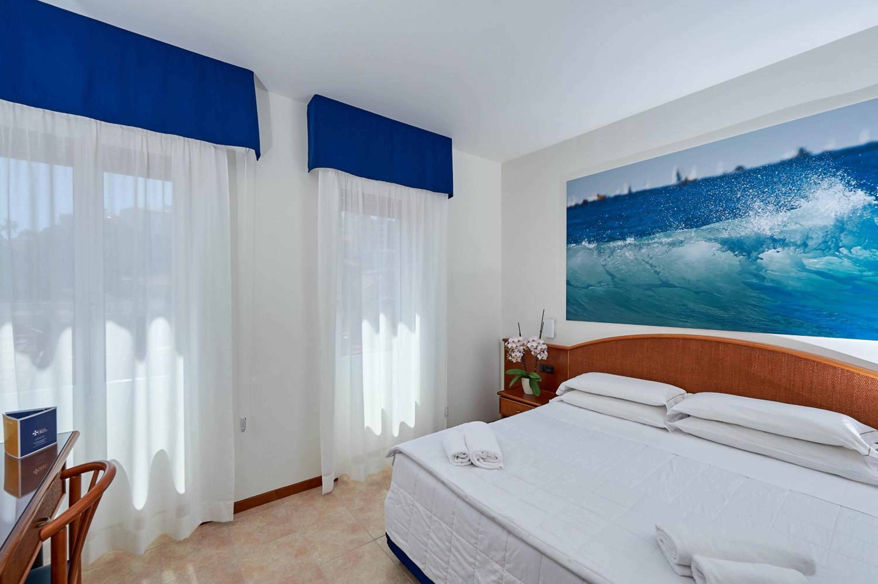 Double Room with Sea View - Photo 9