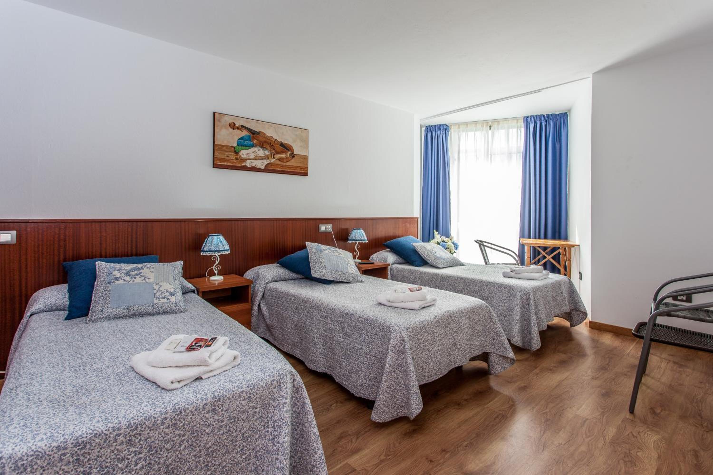 Habitación Triple con Baño Privado