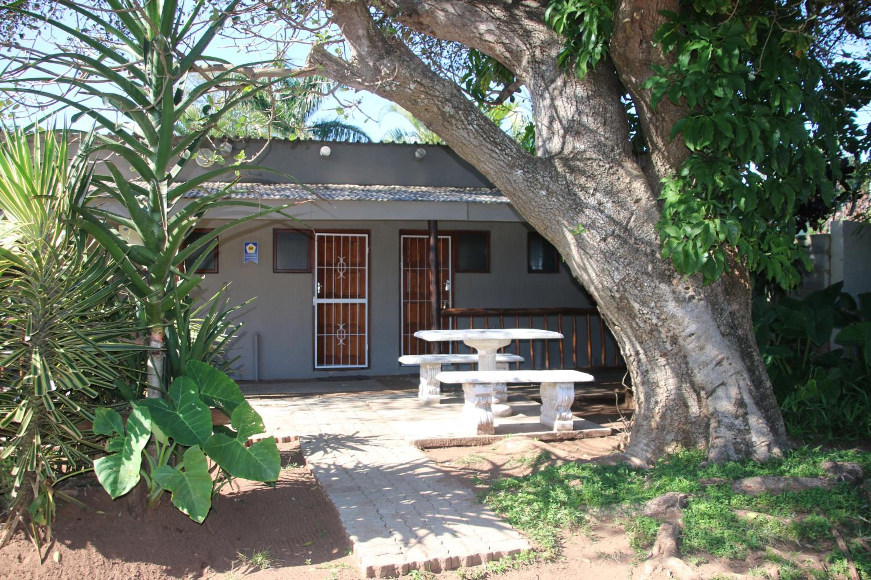 Small Self-catering Twin Room - Photo 11