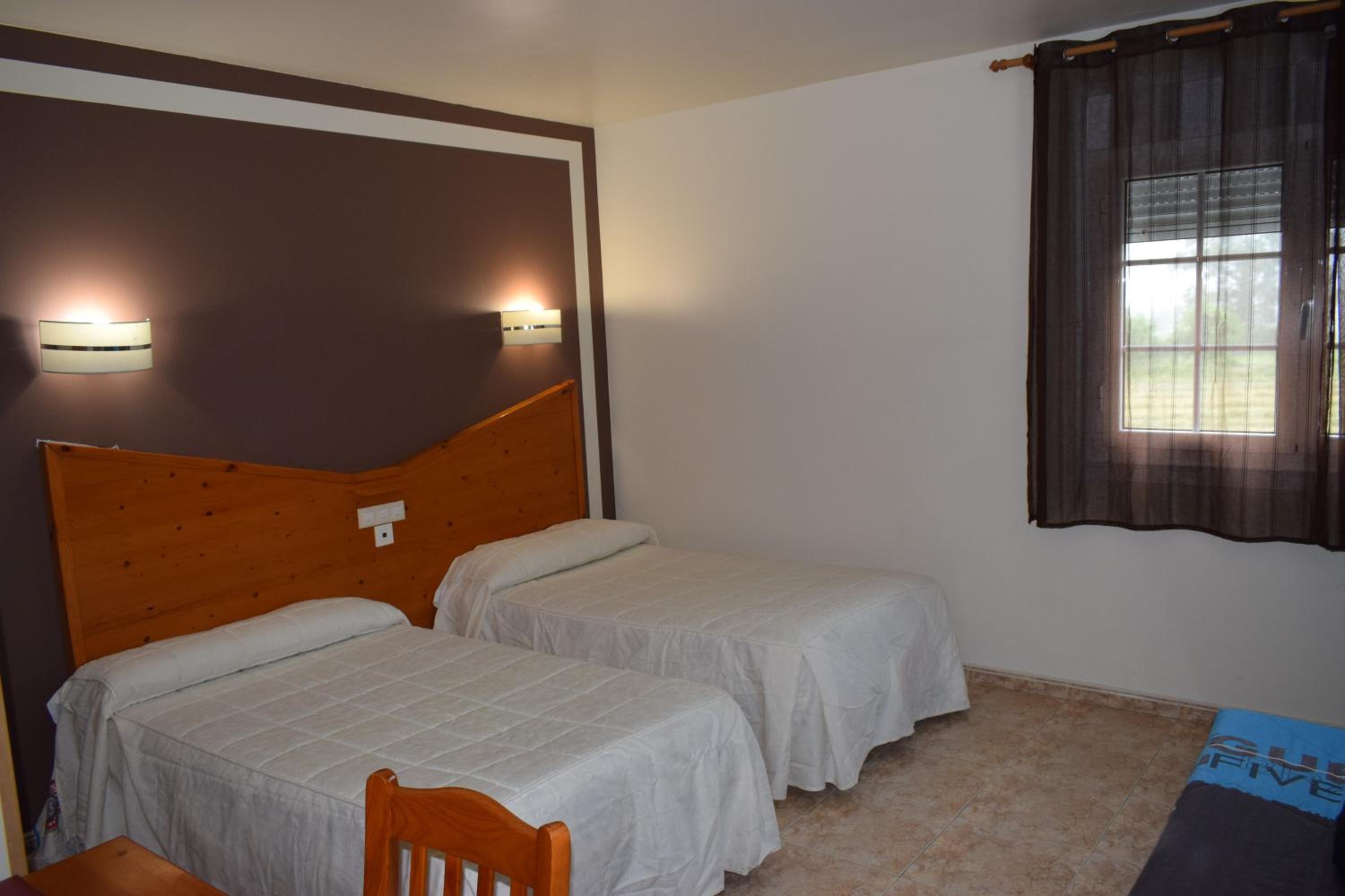 Twin Room with Private Bathroom - Photo 1