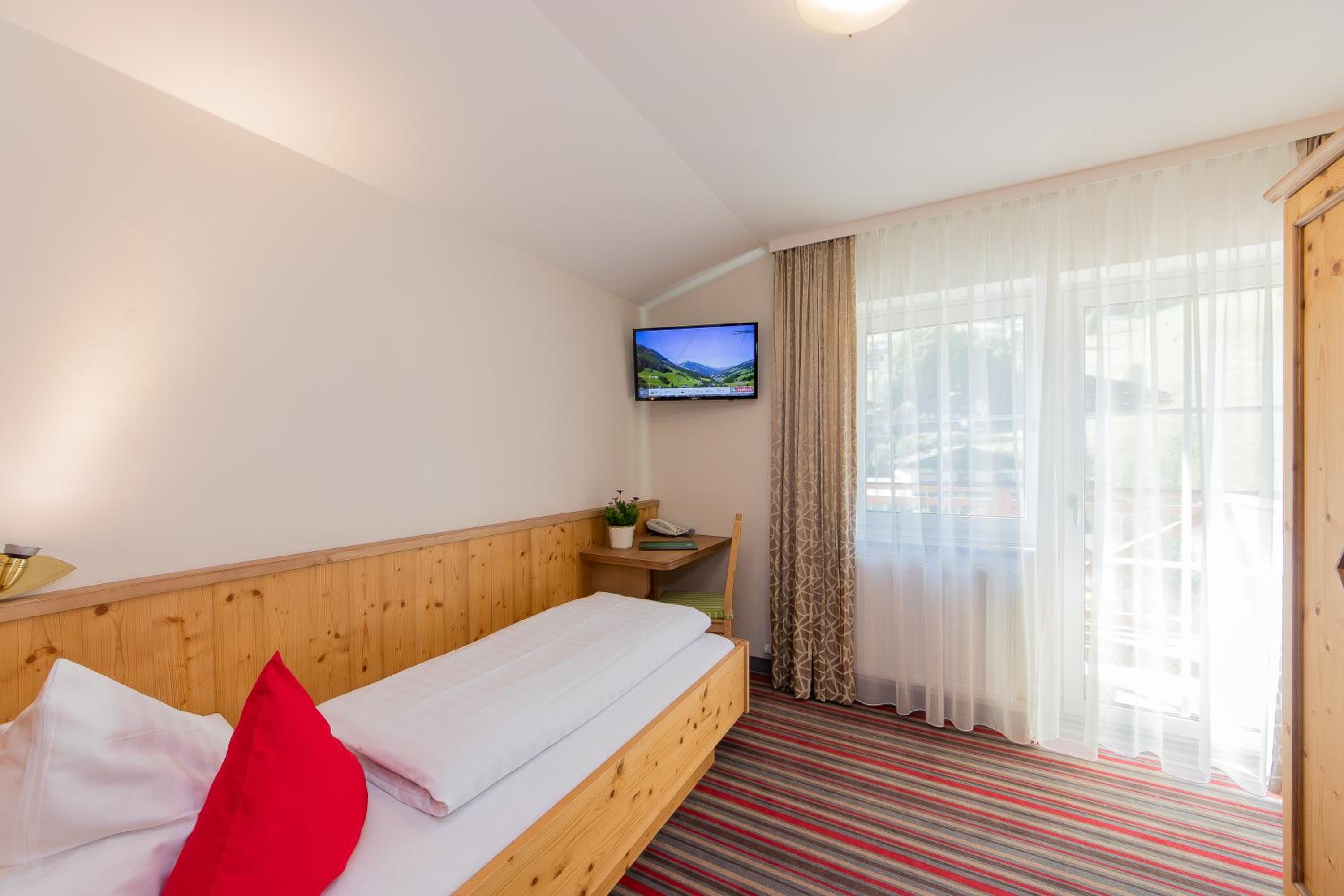 Single Room with Balcony photo 2