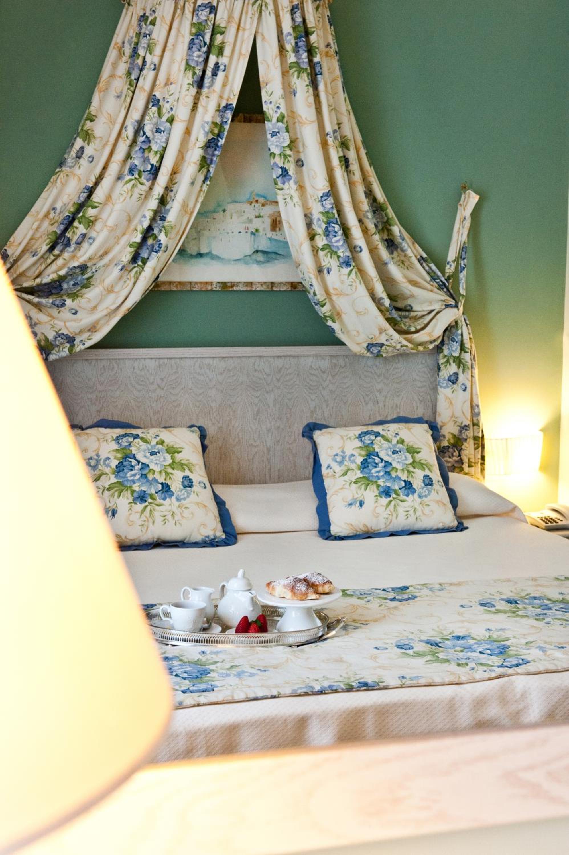 Double Room with Town View - Photo 1