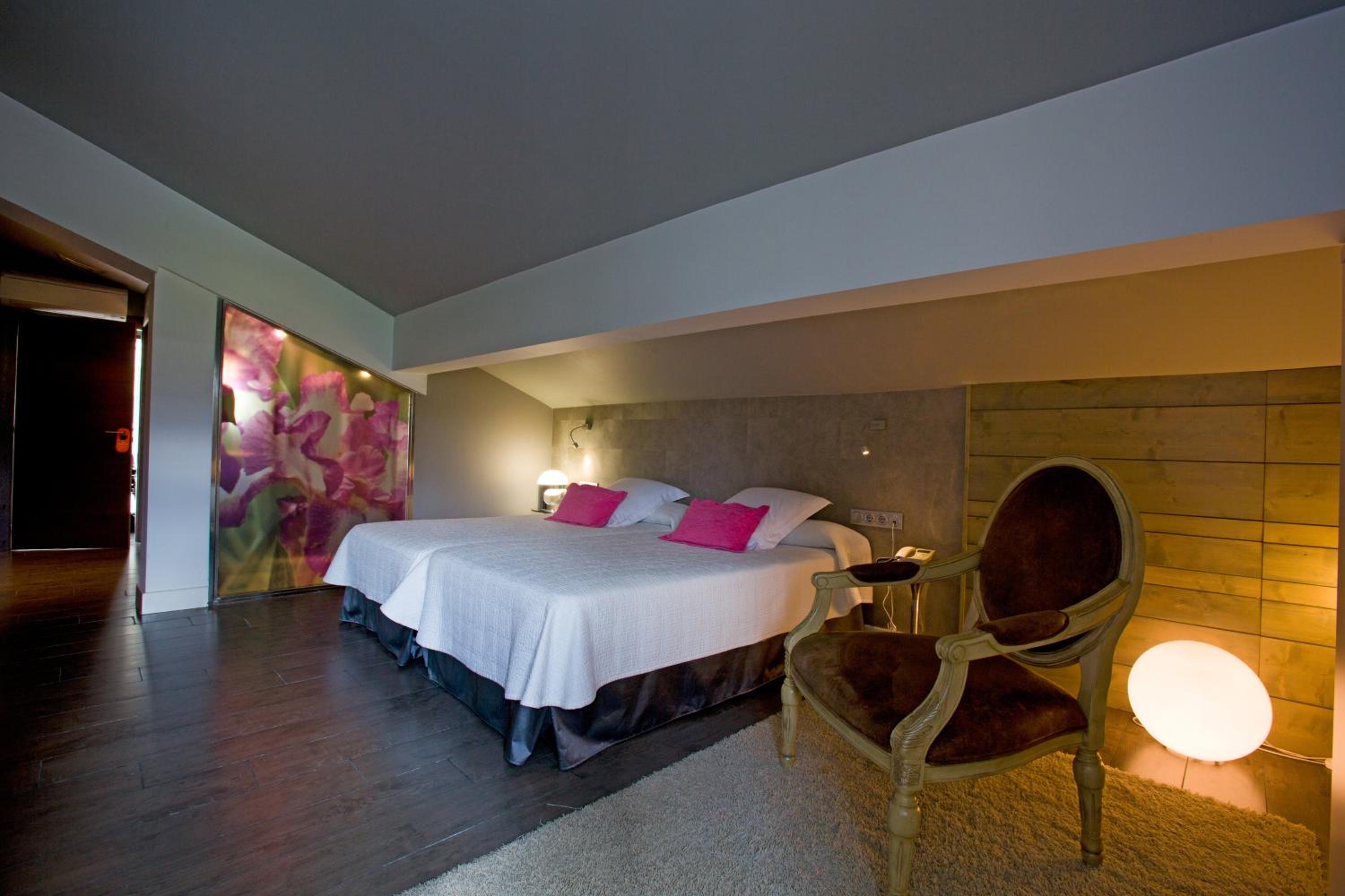 Double or Twin Room - Photo 5