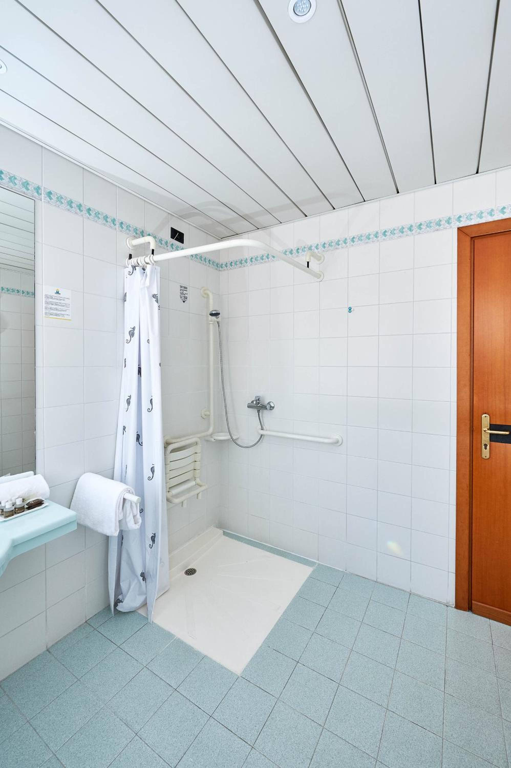 Quadruple Room - Photo 10