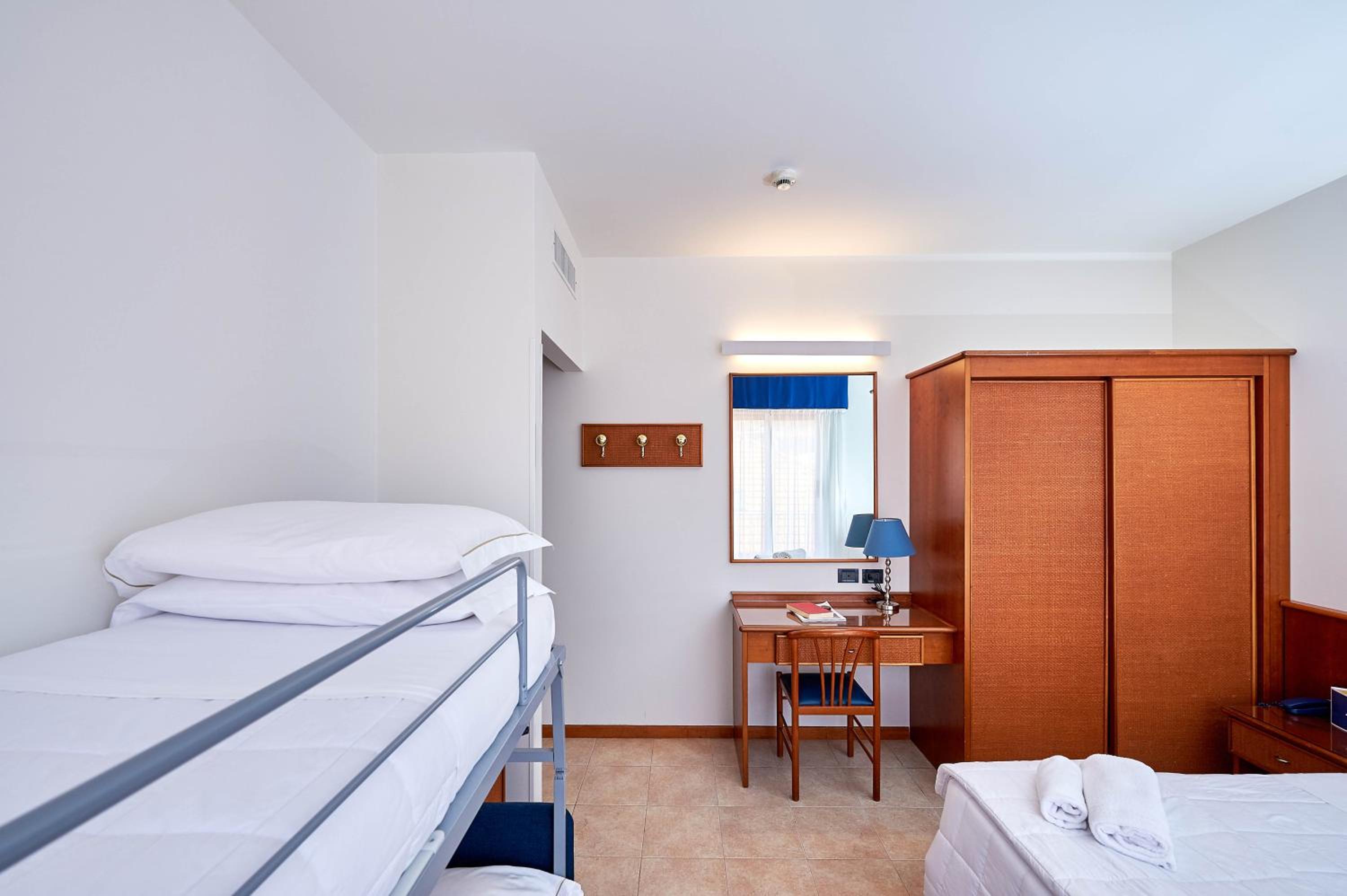 Quadruple Room - Photo 6