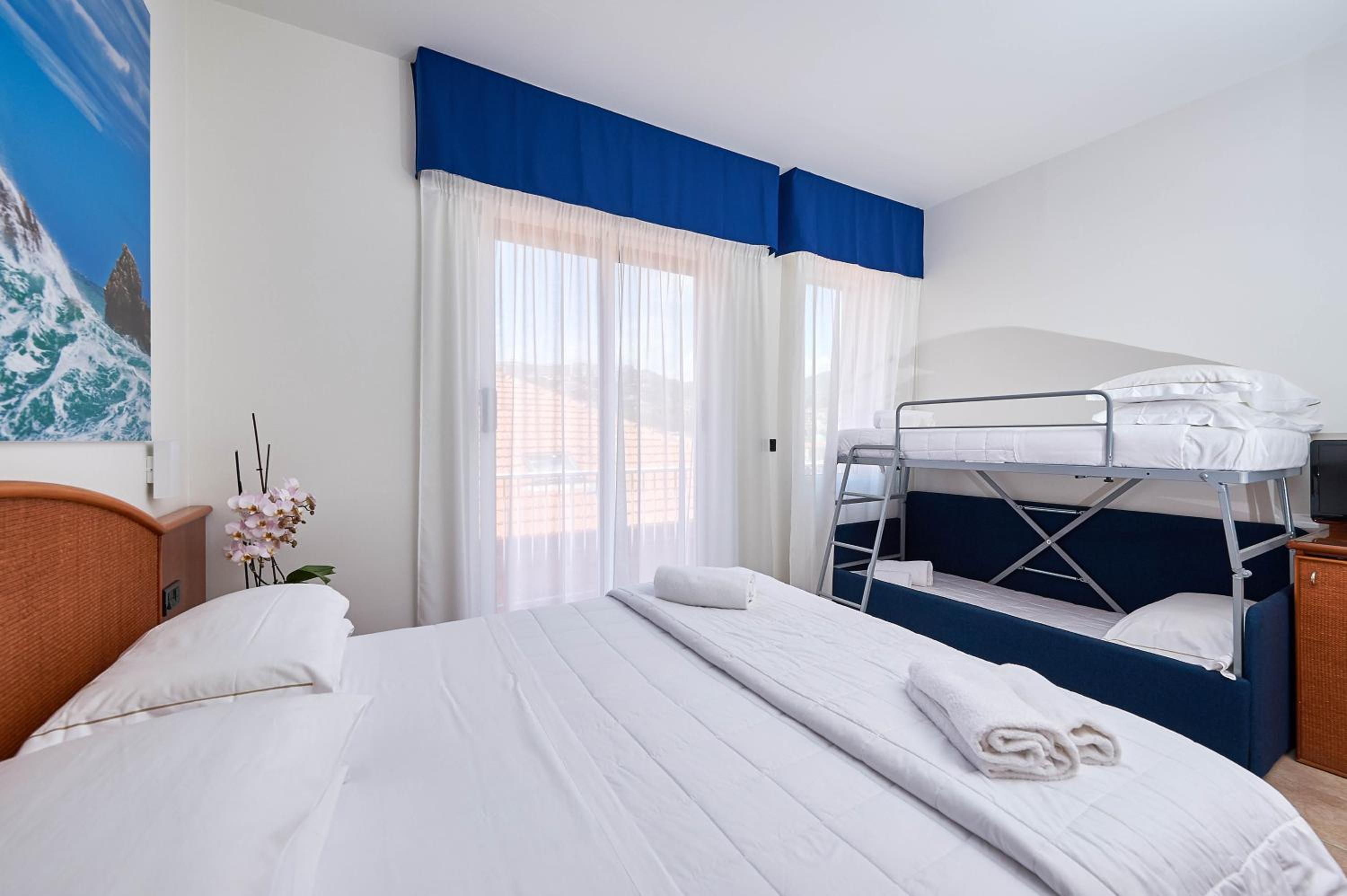 Quadruple Room - Photo 7