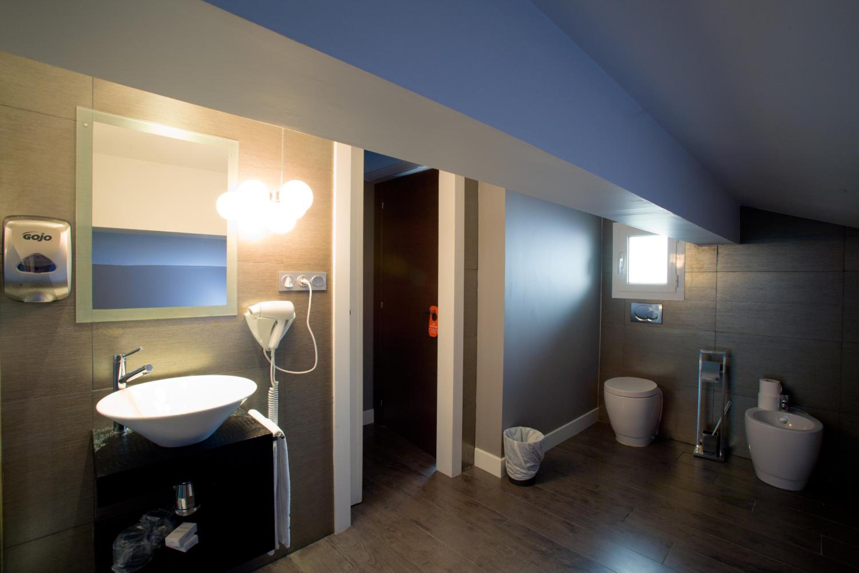 Double or Twin Room - Photo 2
