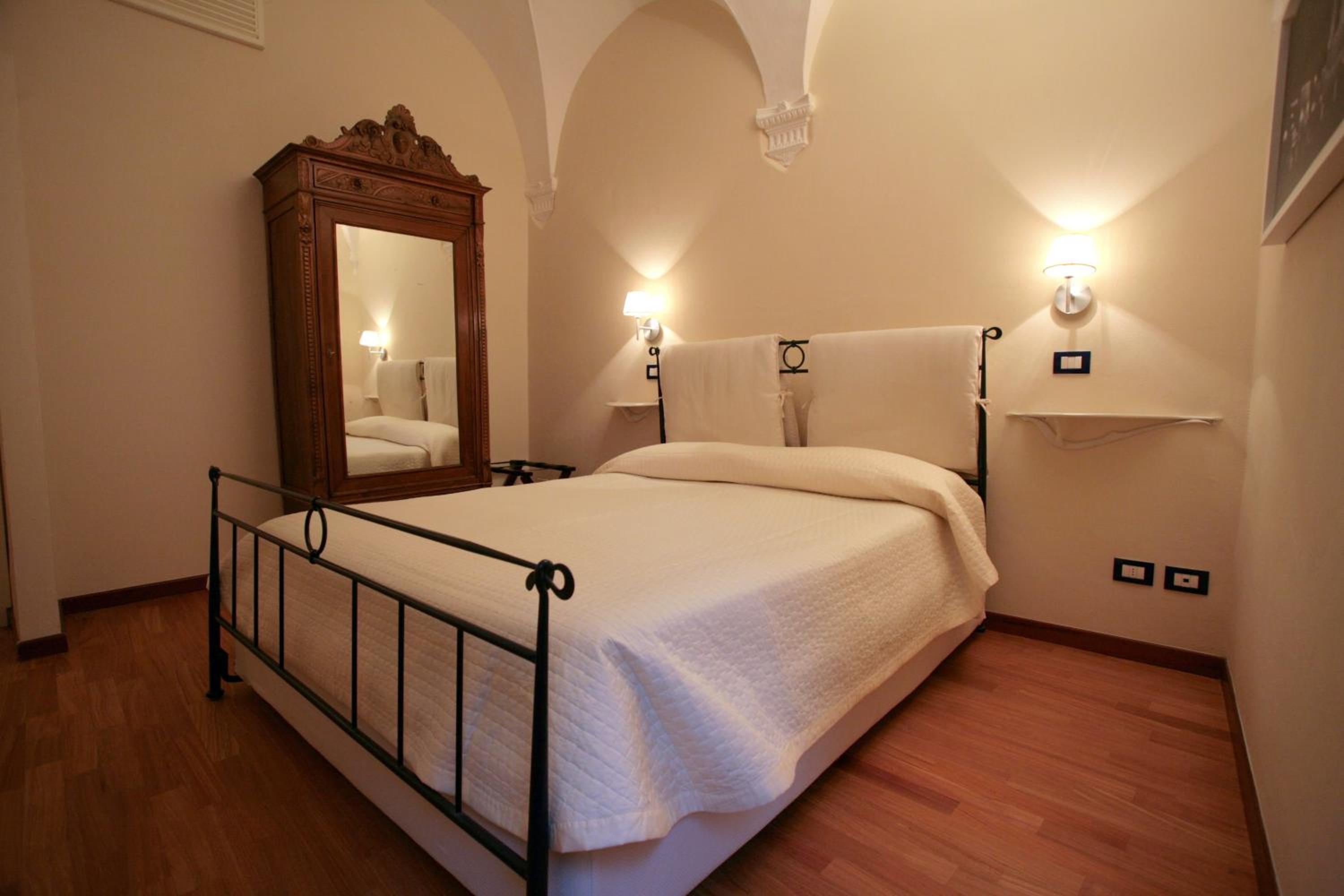 Superior Double or Twin Room - Photo 3