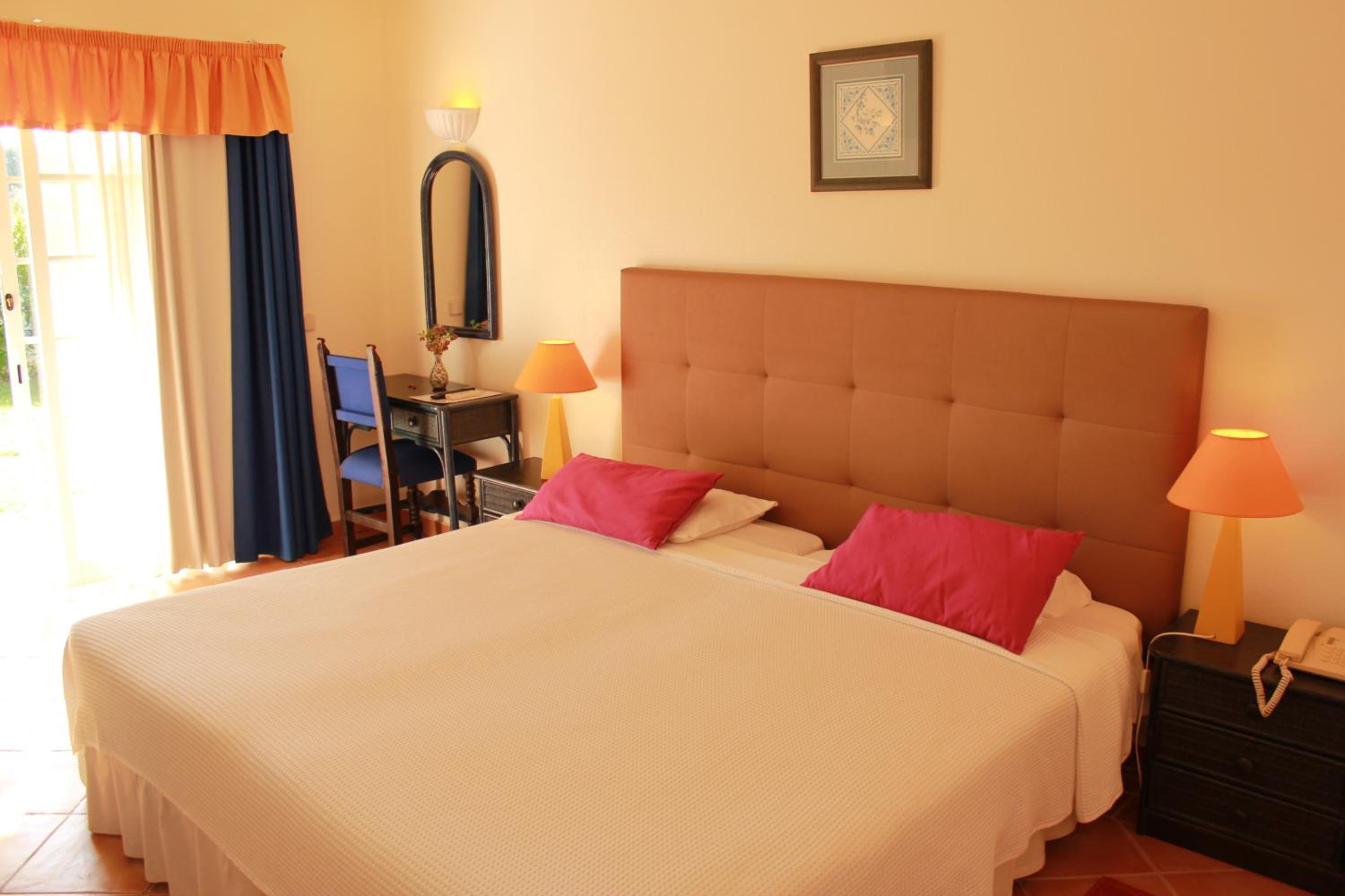 Double or Twin Room - Photo 12
