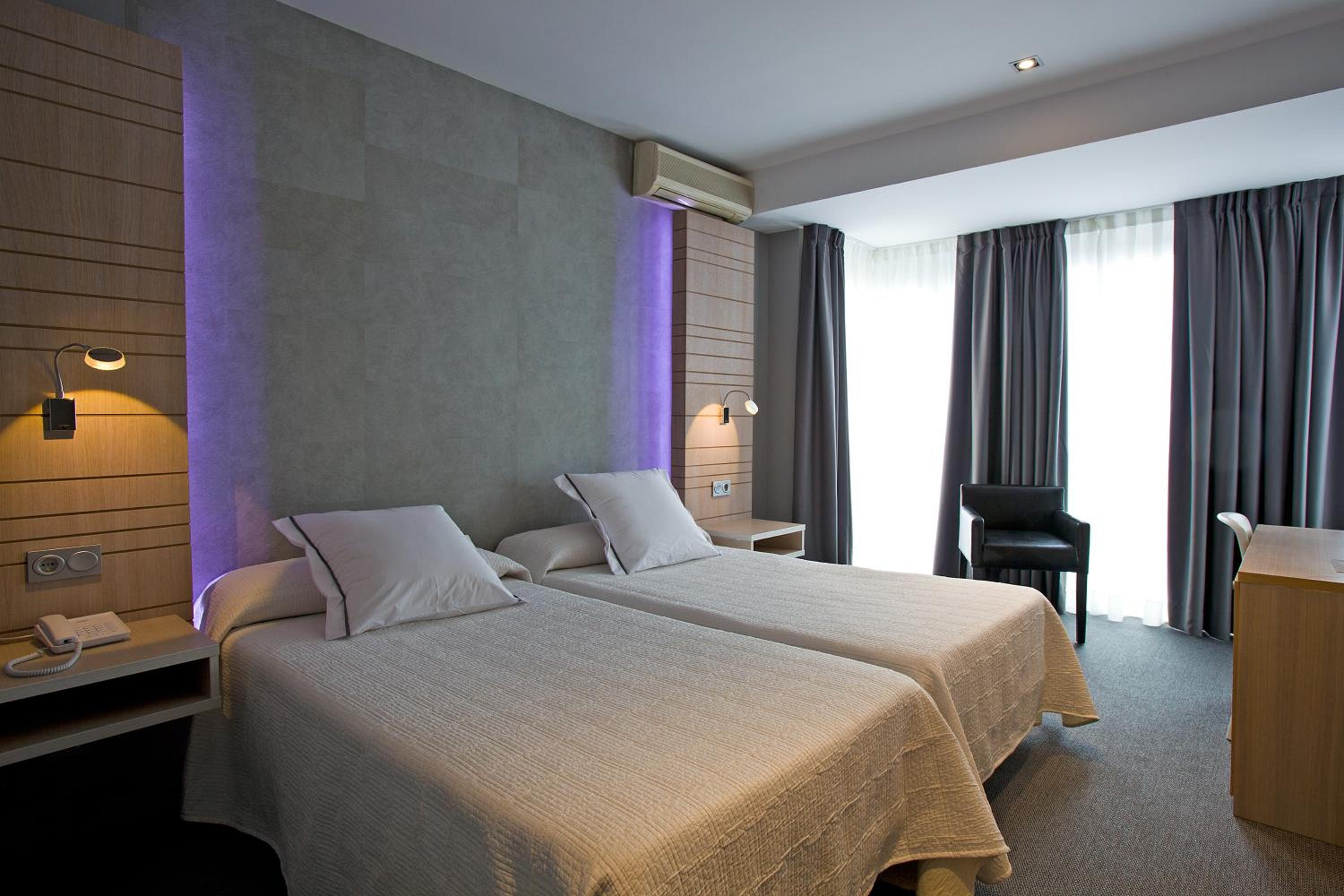 Double or Twin Room - Photo 4