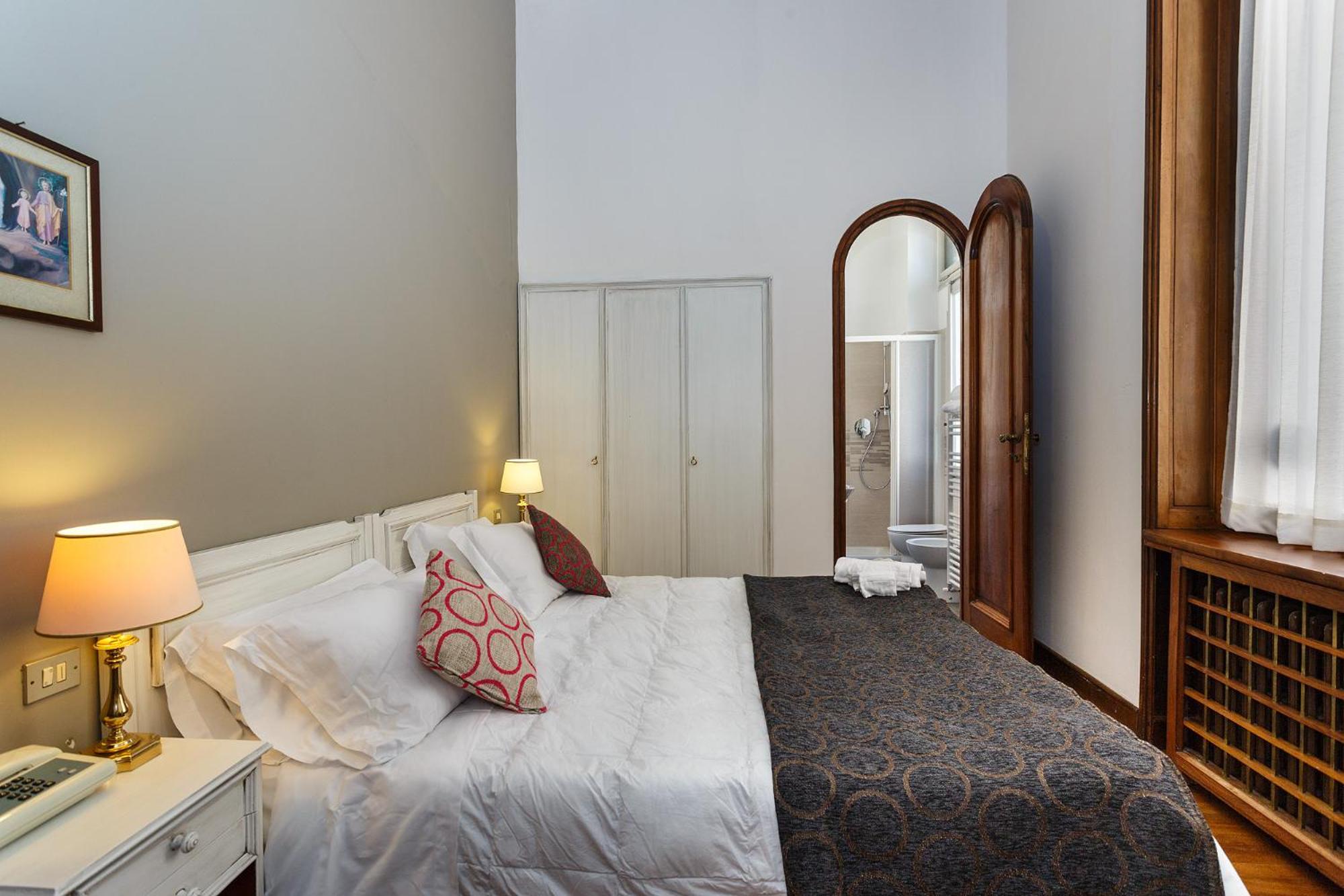 Economy Double Room - Photo 18