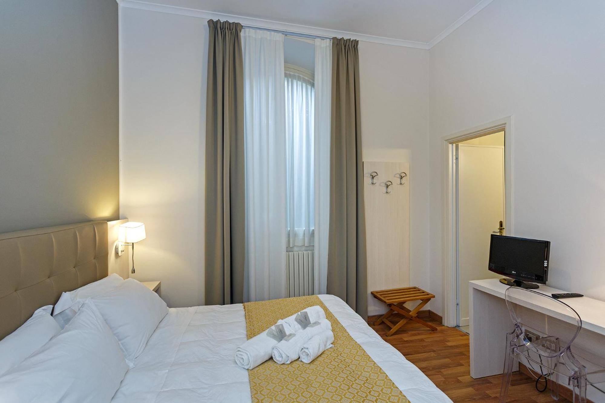 Economy Double Room - Photo 19