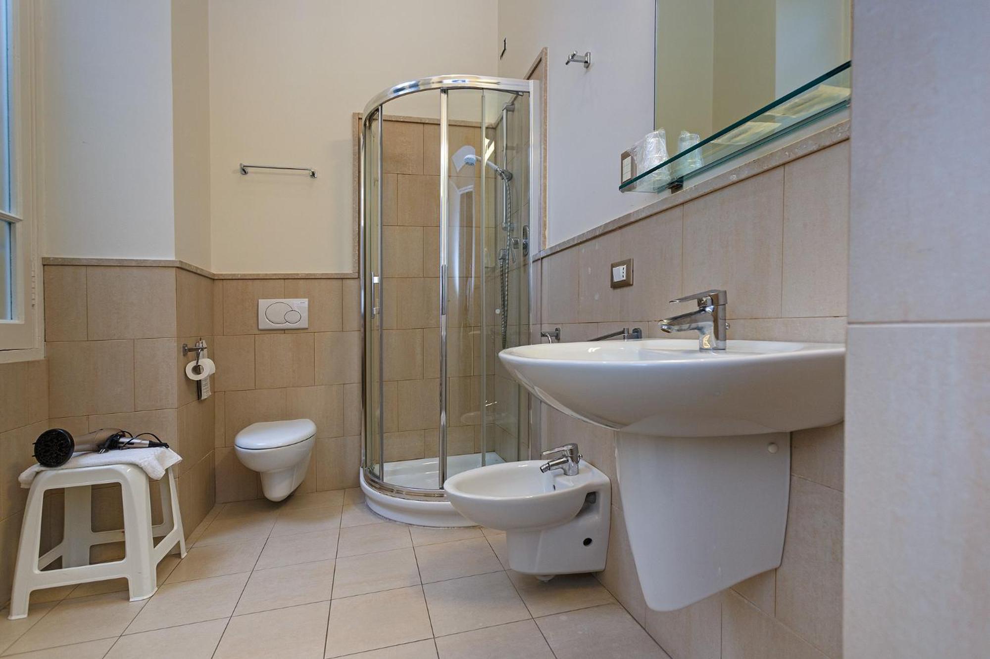 Economy Double Room - Photo 7