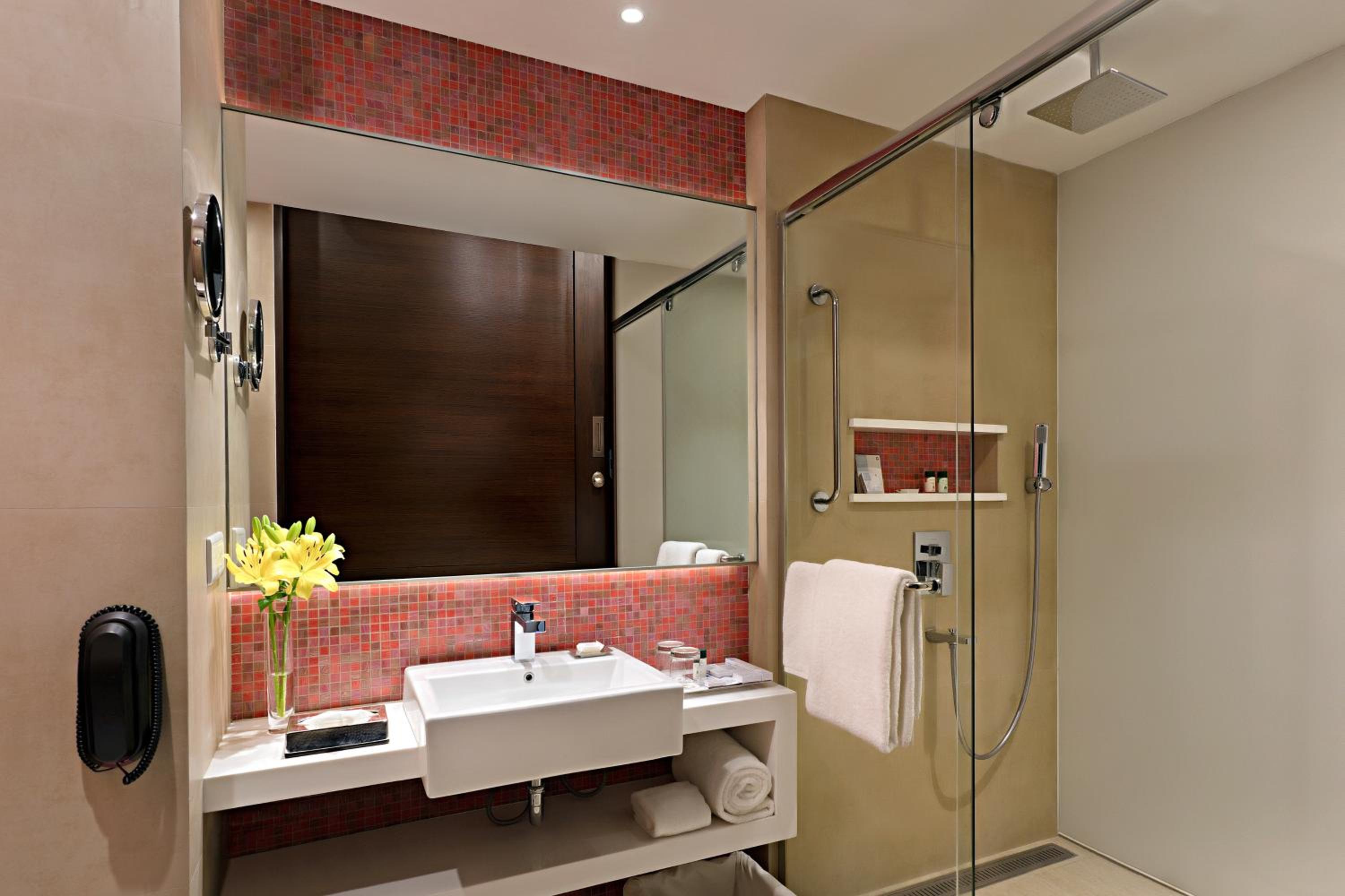 Deluxe King Room photo 2