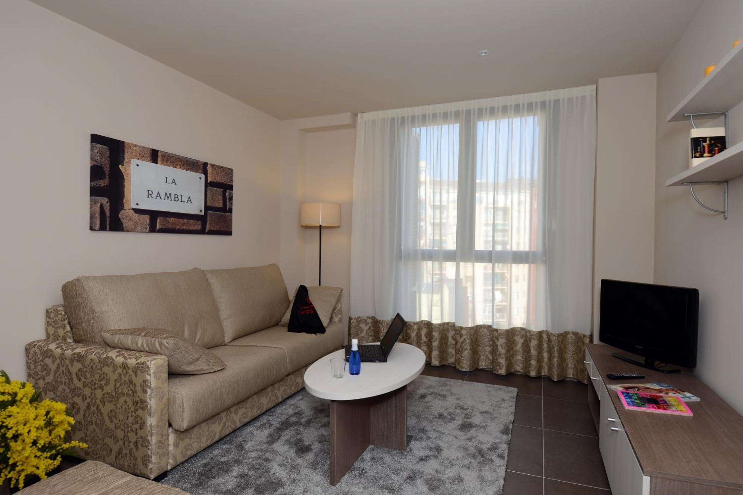 One-Bedroom Apartment (2-5 Adults) photo 2