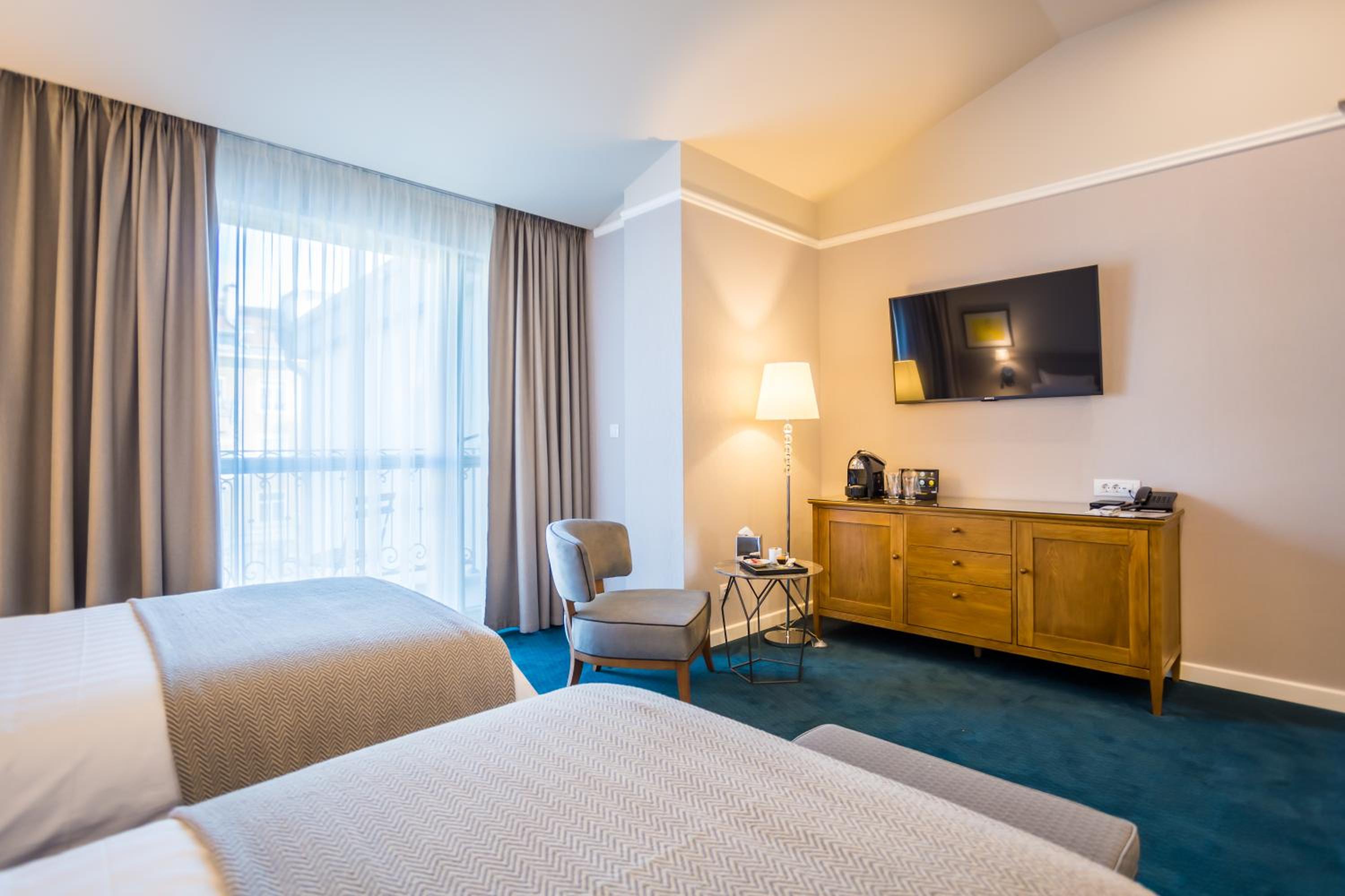 Double or Twin Room with Balcony photo 2