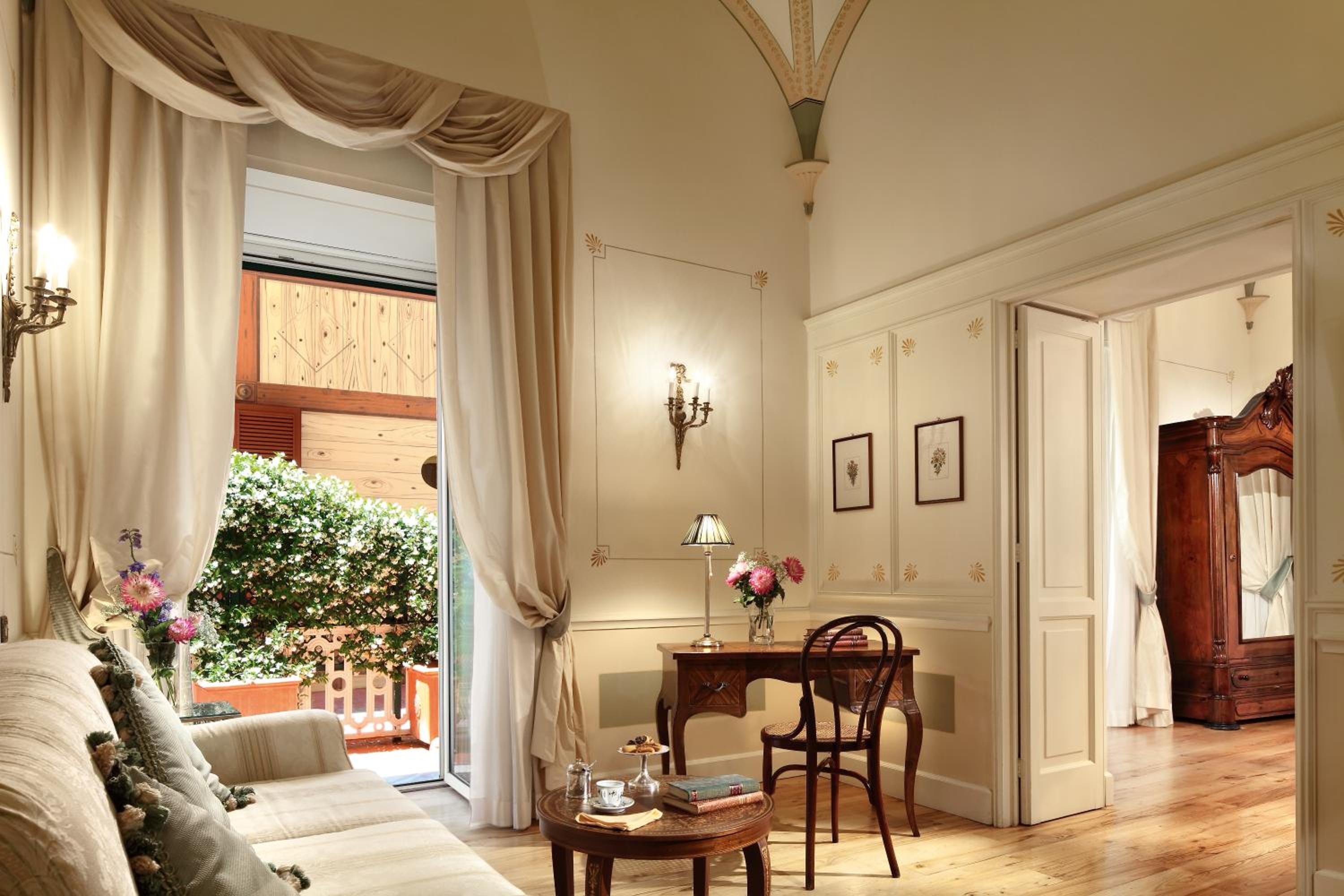 Suite with Terrace thumbnail 5