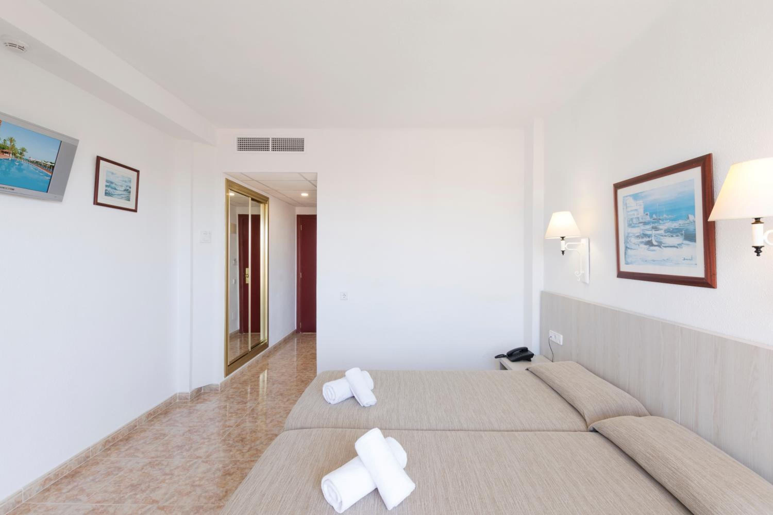 Double Room  (2 Adults + 1 Child) photo 2
