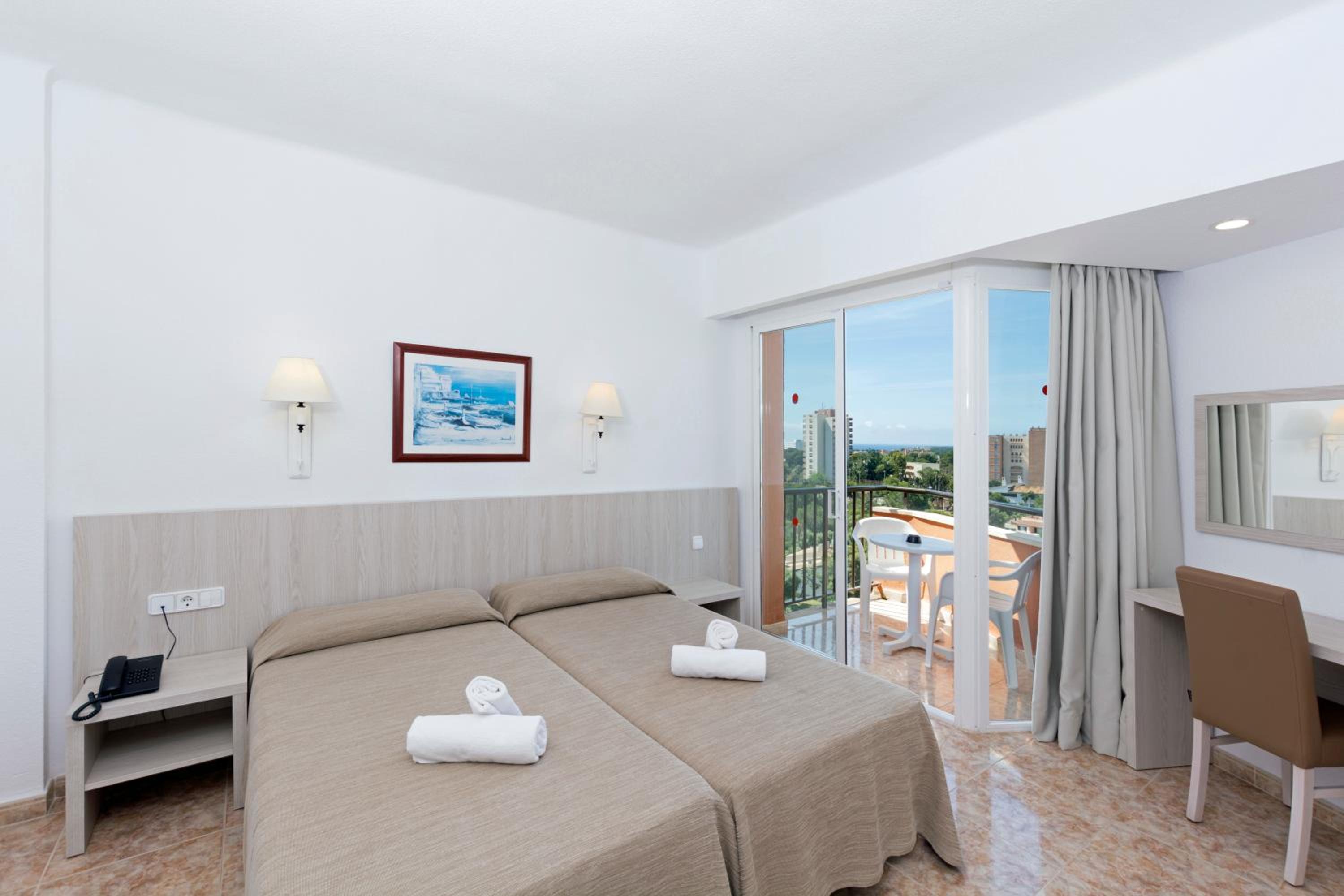 Habitación Doble (2 adultos + 2 niños)