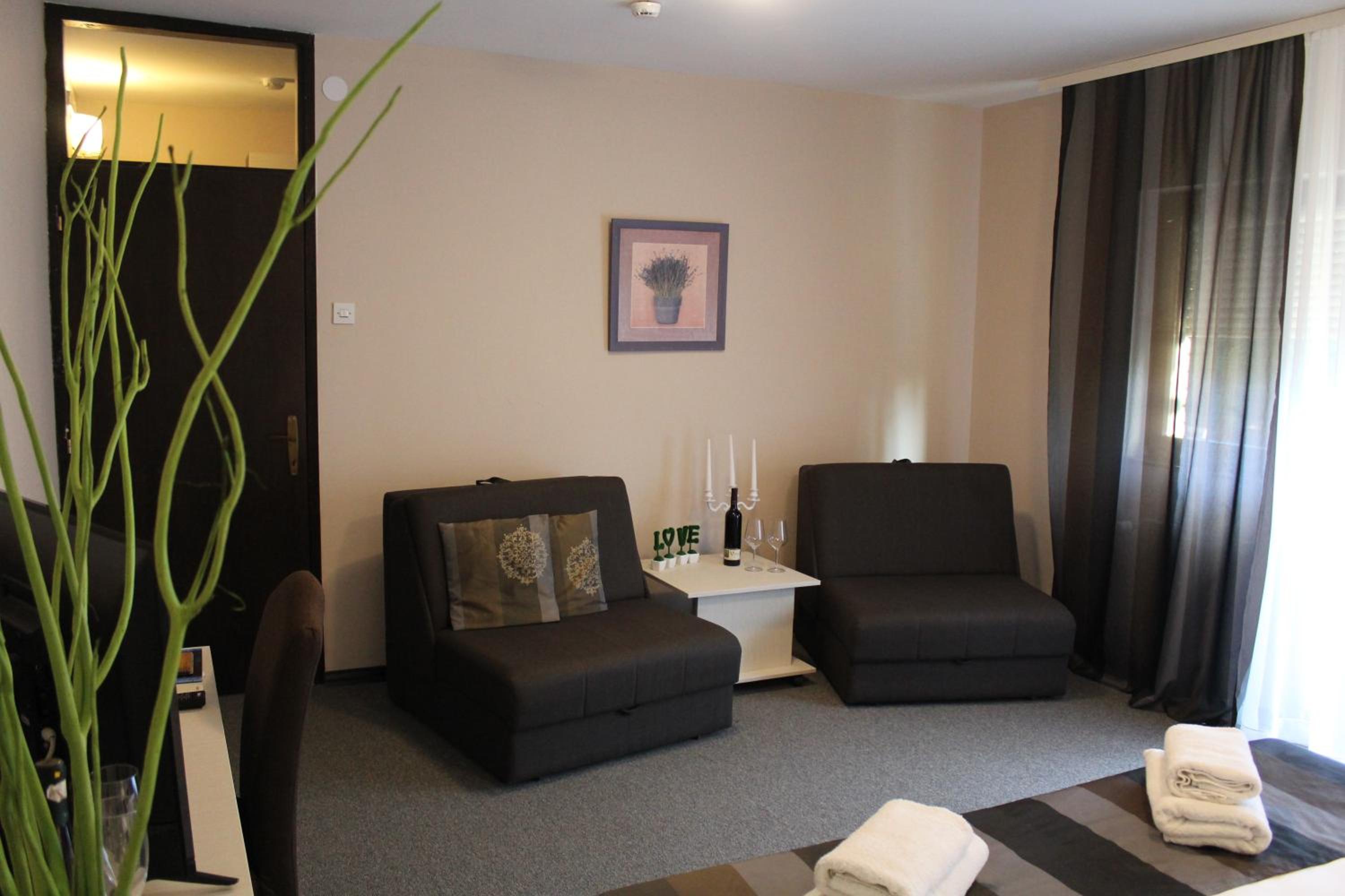 Deluxe Double or Twin Room with Balcony - Photo 5