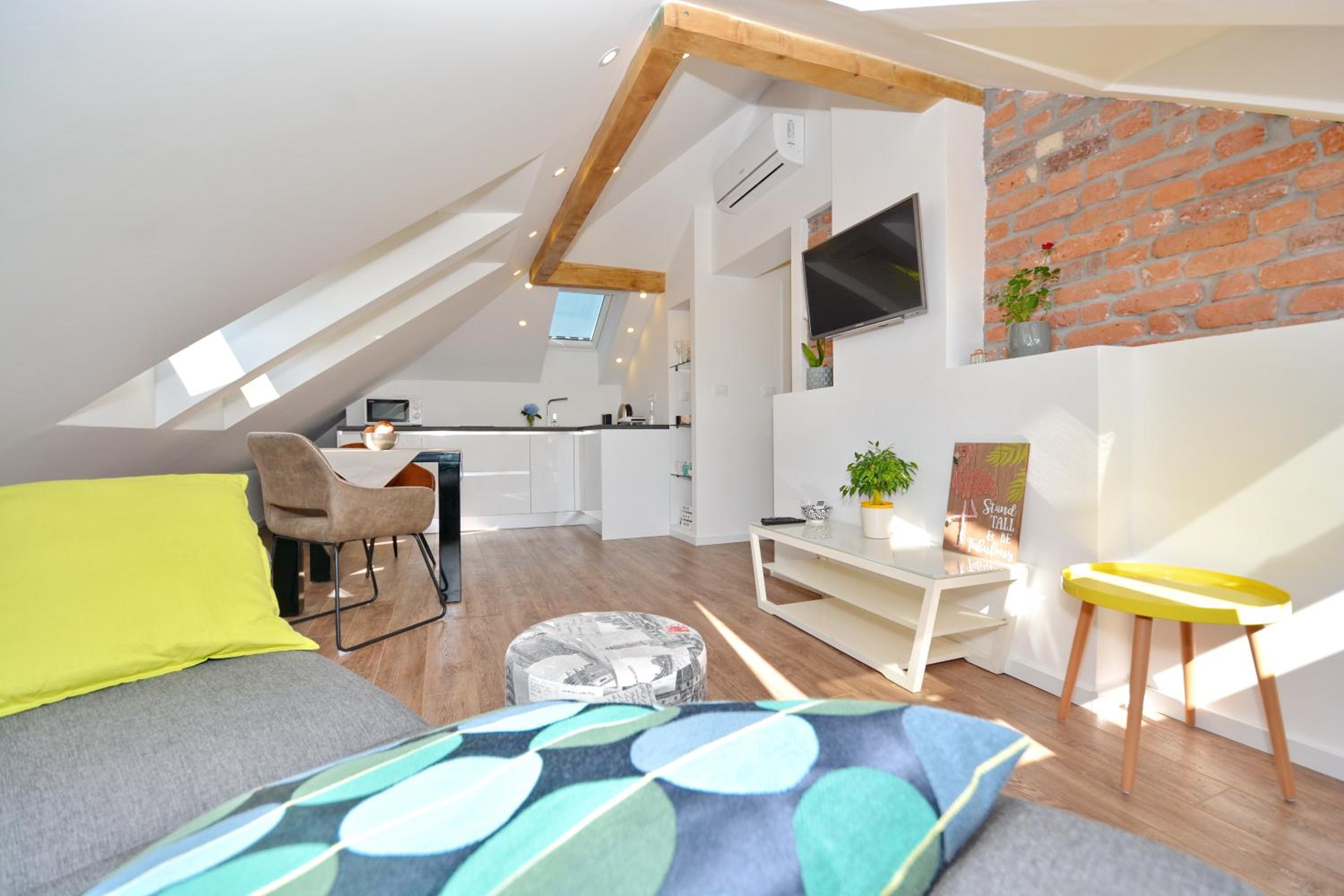 One Bedroom Loft with Sea View - Photo 1