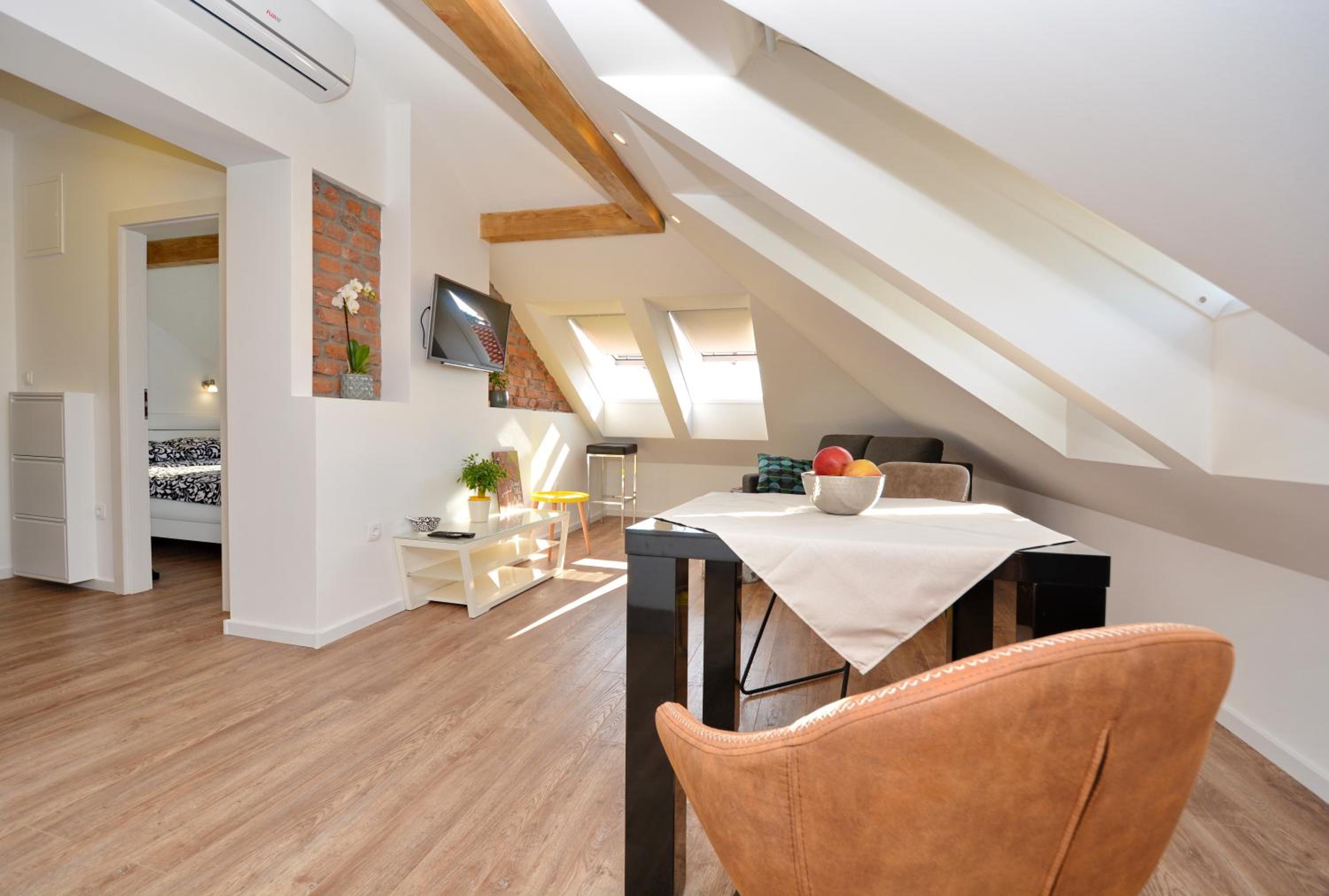 One Bedroom Loft with Sea View - Photo 18