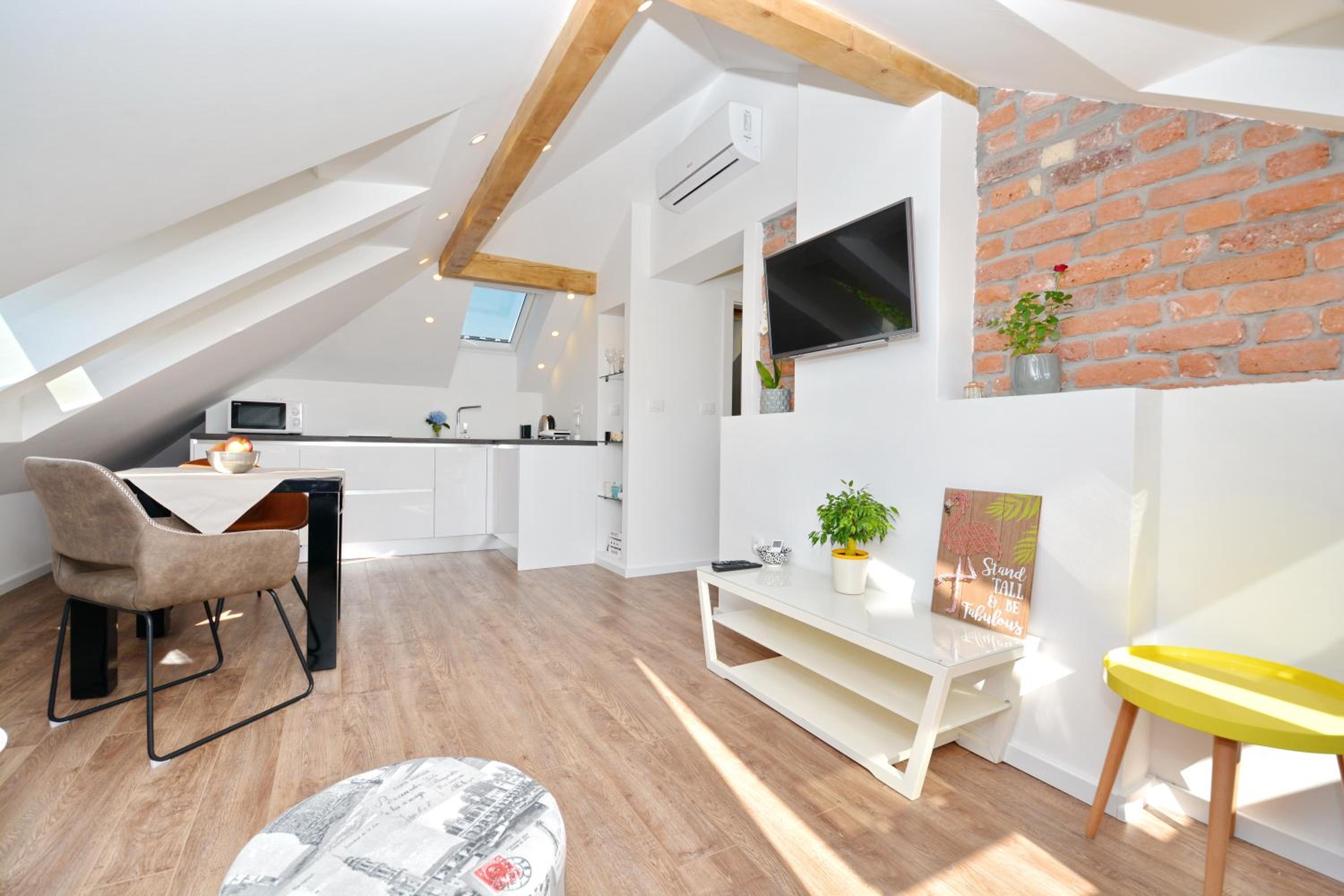 One Bedroom Loft with Sea View - Photo 9