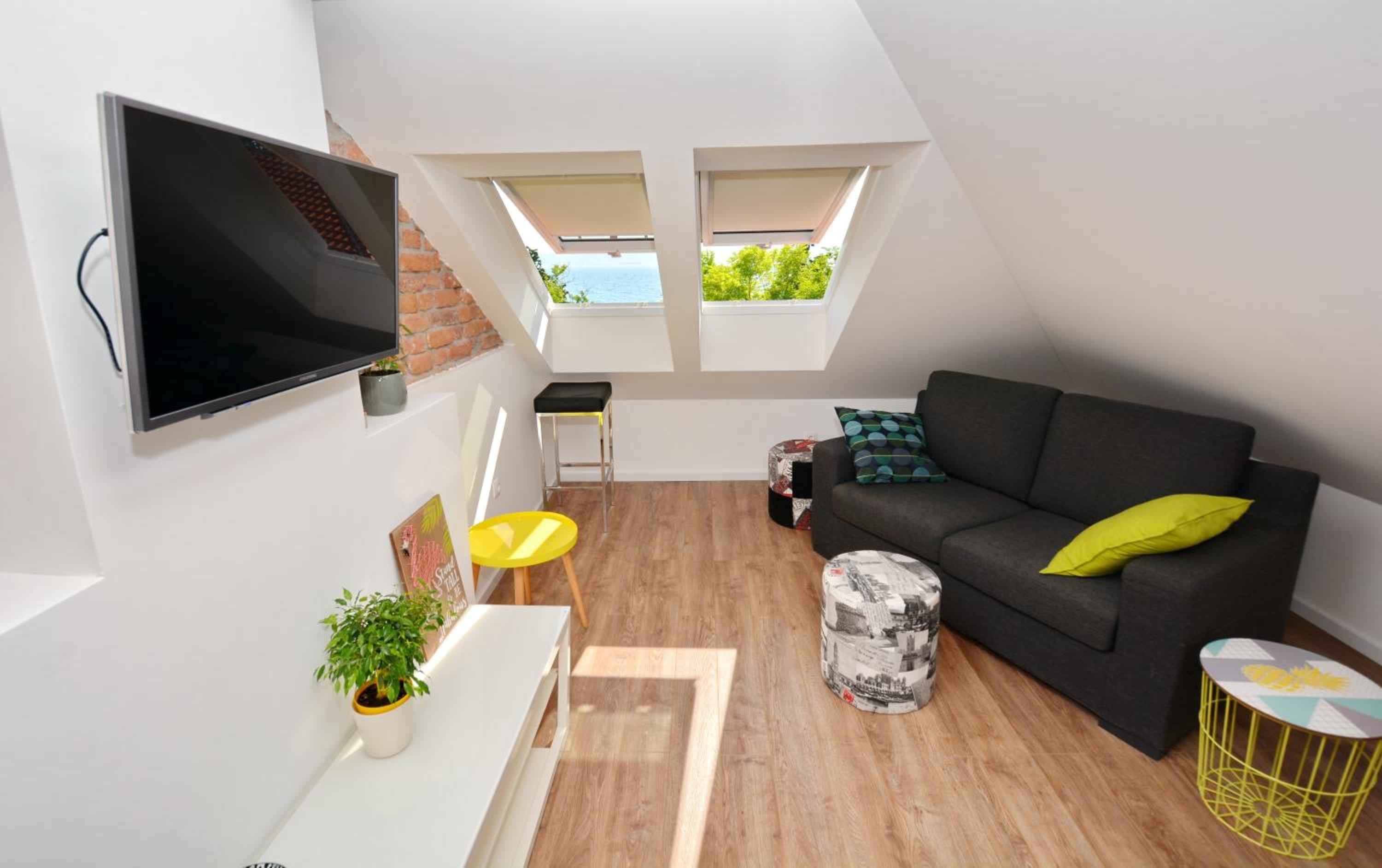 One Bedroom Loft with Sea View - Photo 17