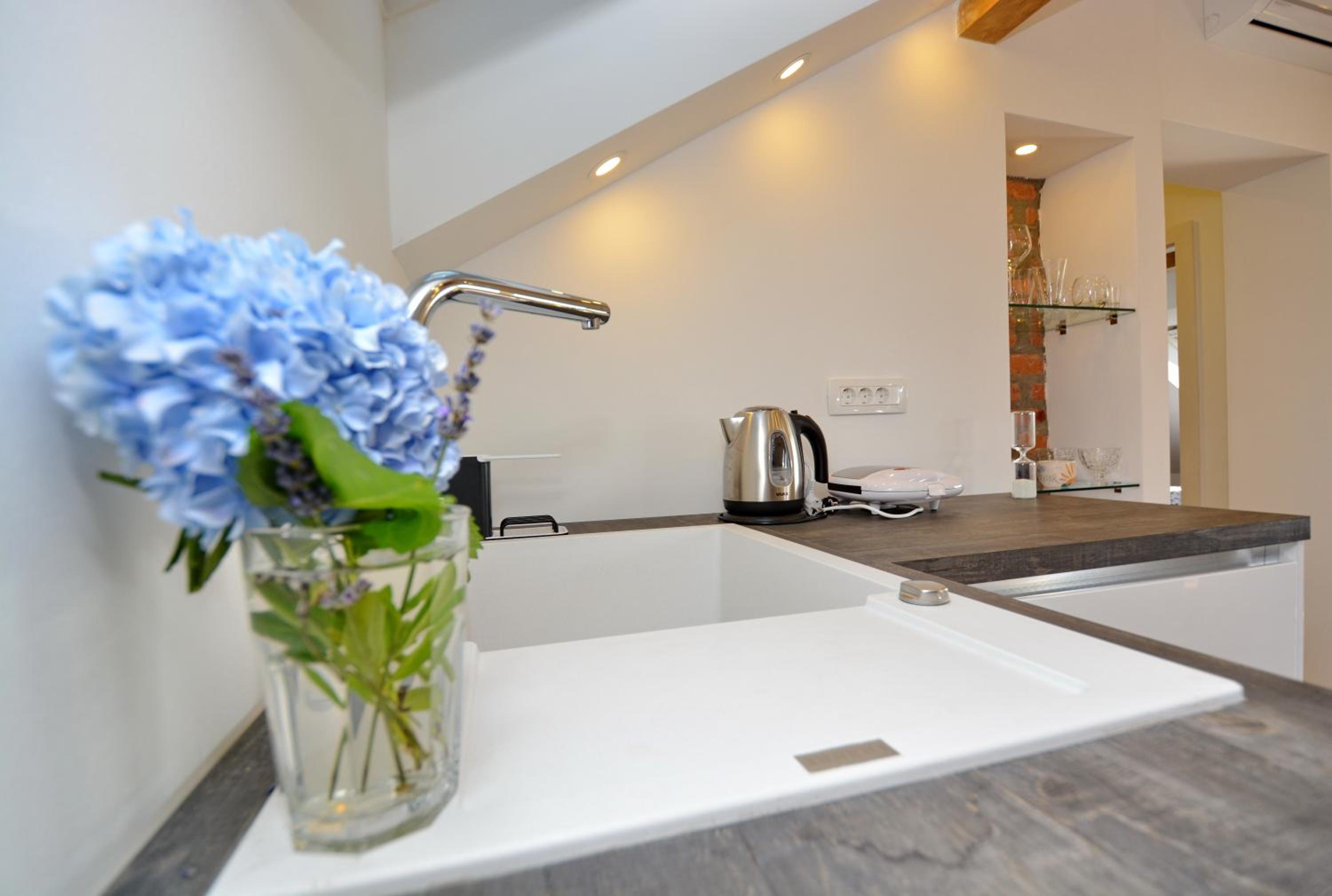 One Bedroom Loft with Sea View - Photo 20
