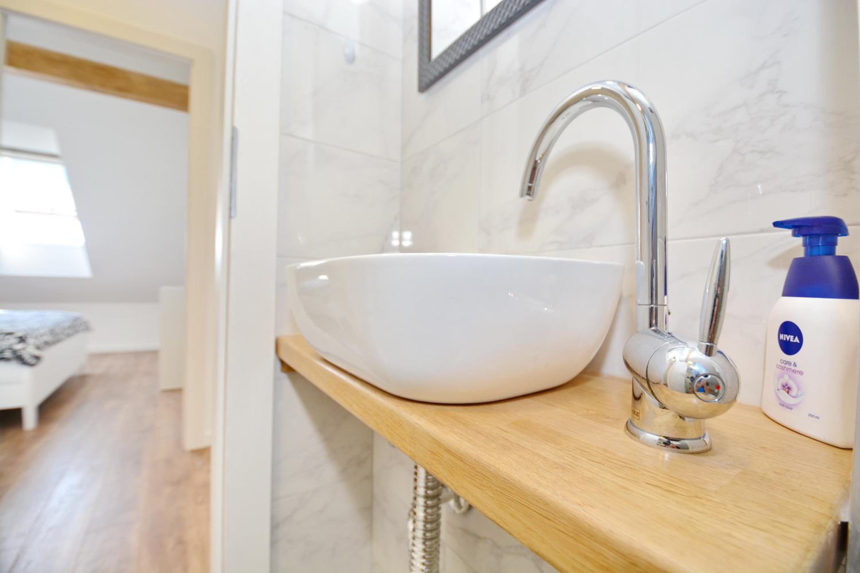 One Bedroom Loft with Sea View - Photo 4