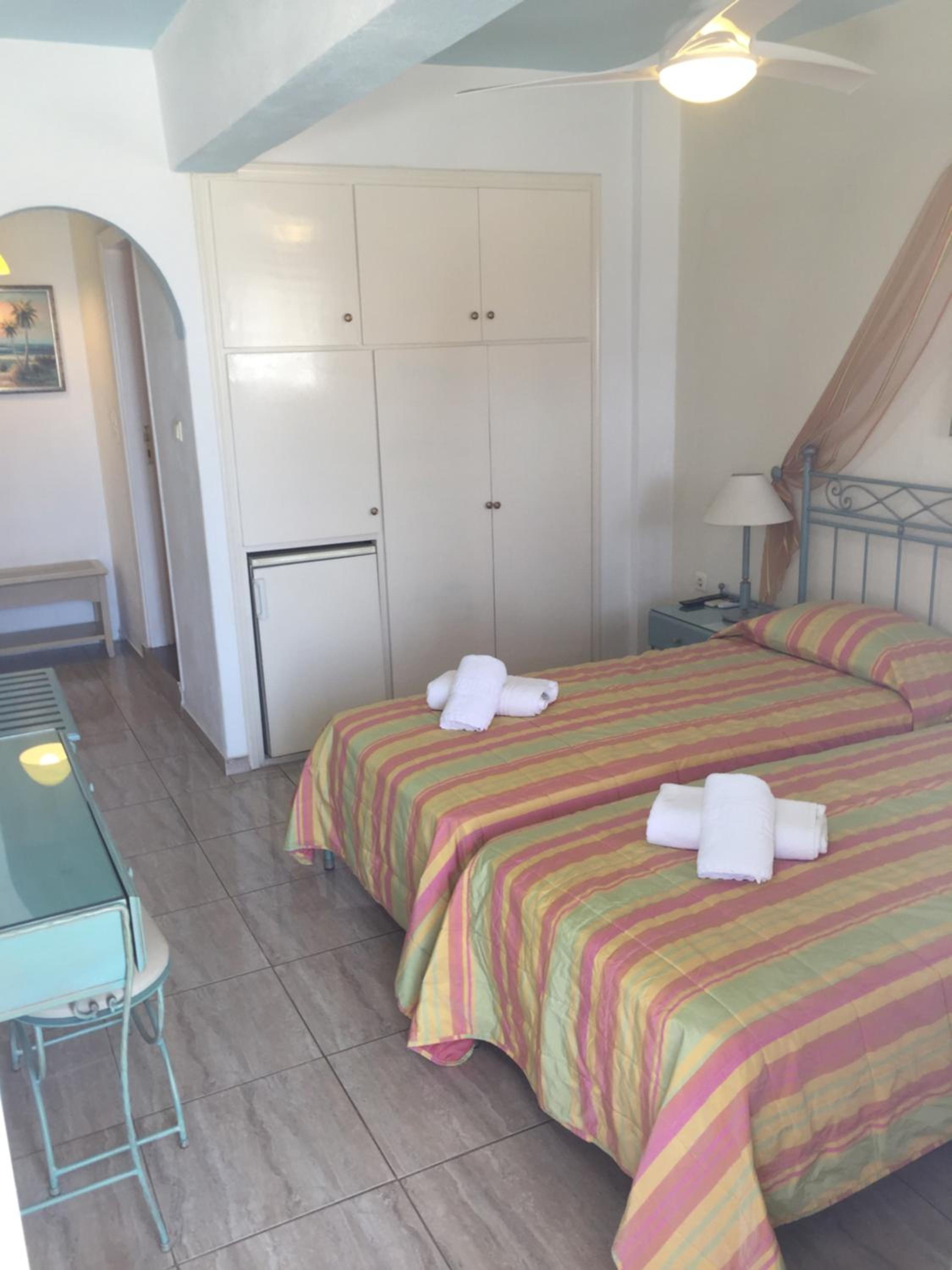 Twin Room with View - Photo 3