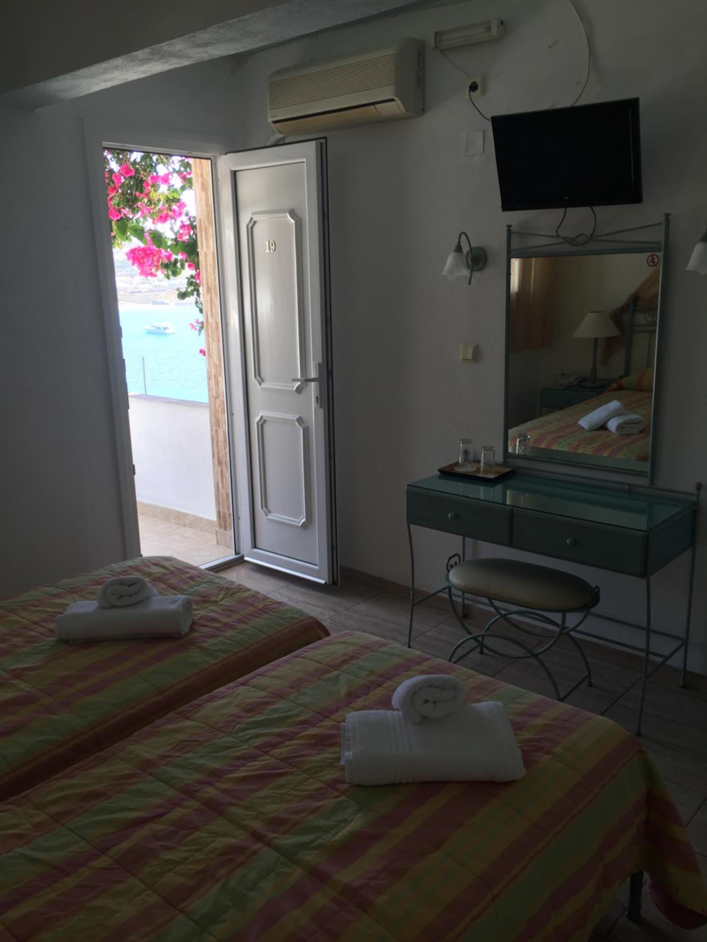 Twin Room with View - Photo 4