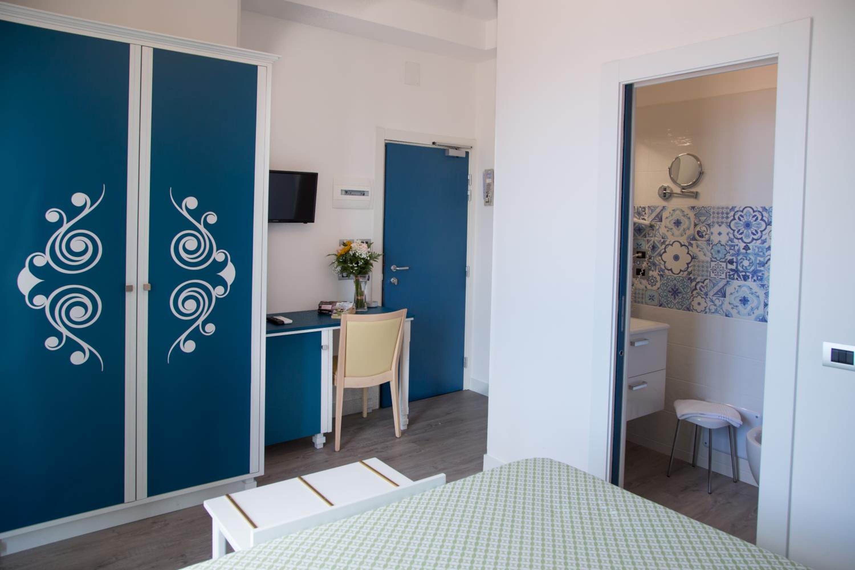 Superior Double or Twin Room with Garden View - Photo 9