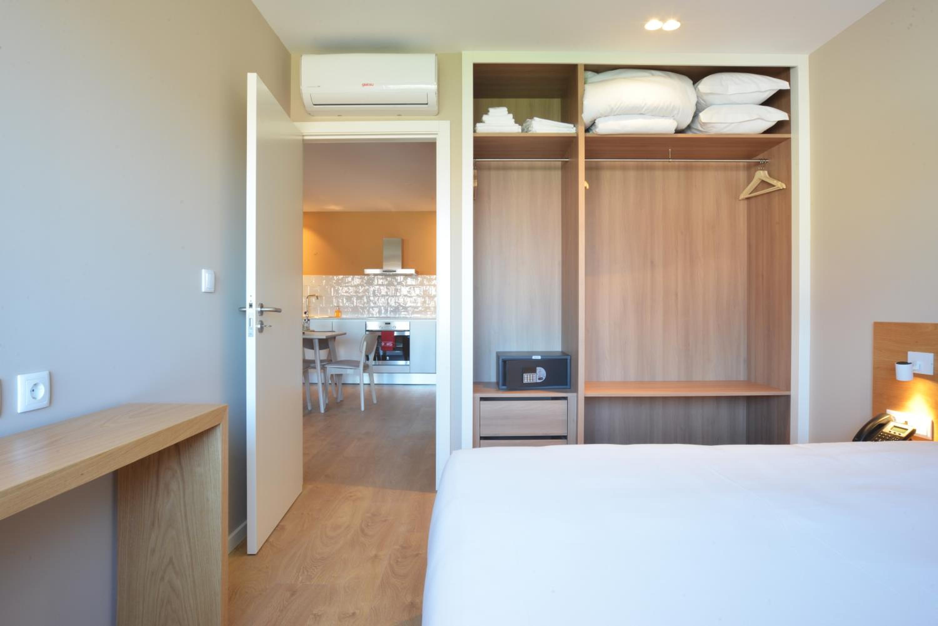 Apartment with Balcony photo 3