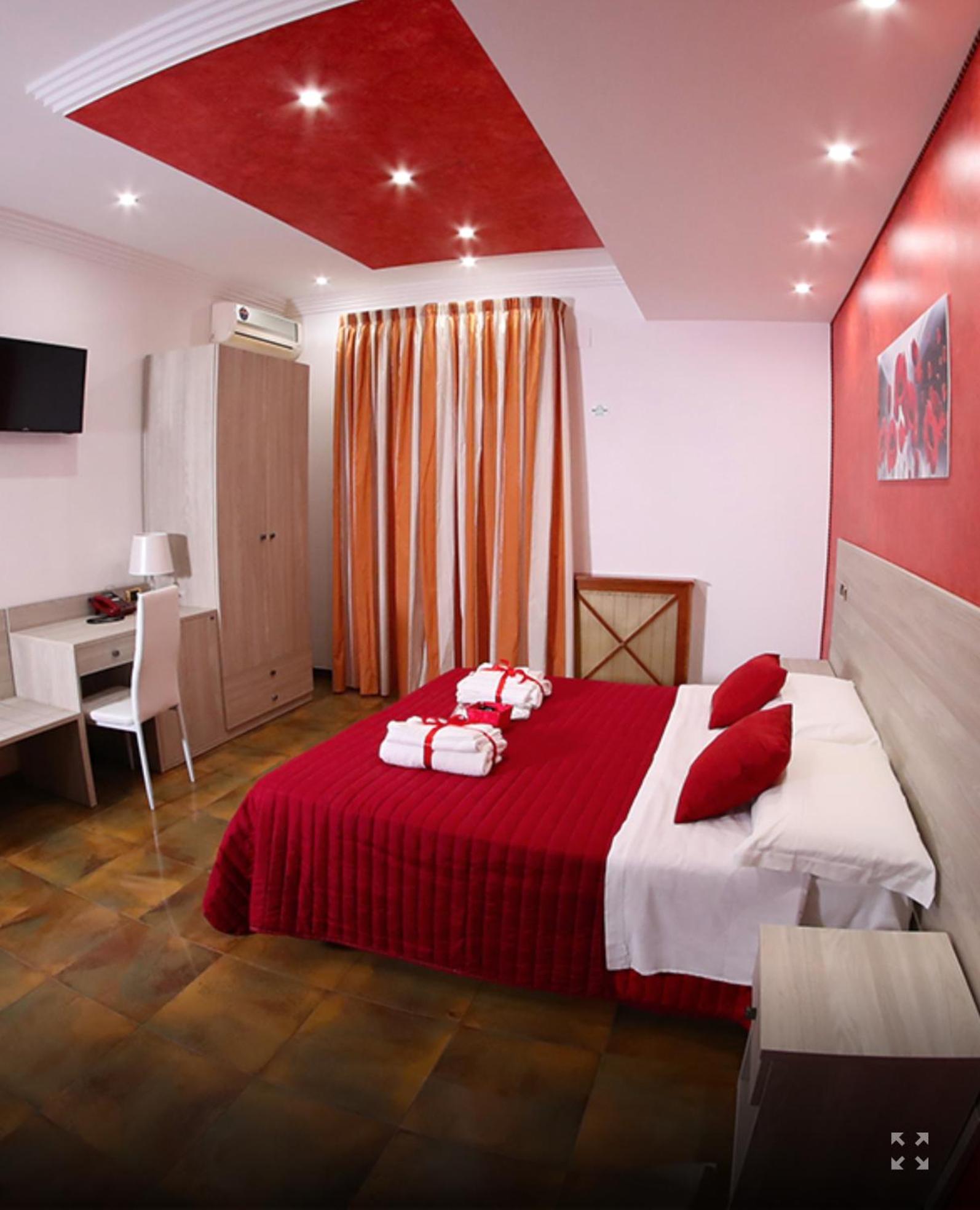 Deluxe Triple Room - Photo 1