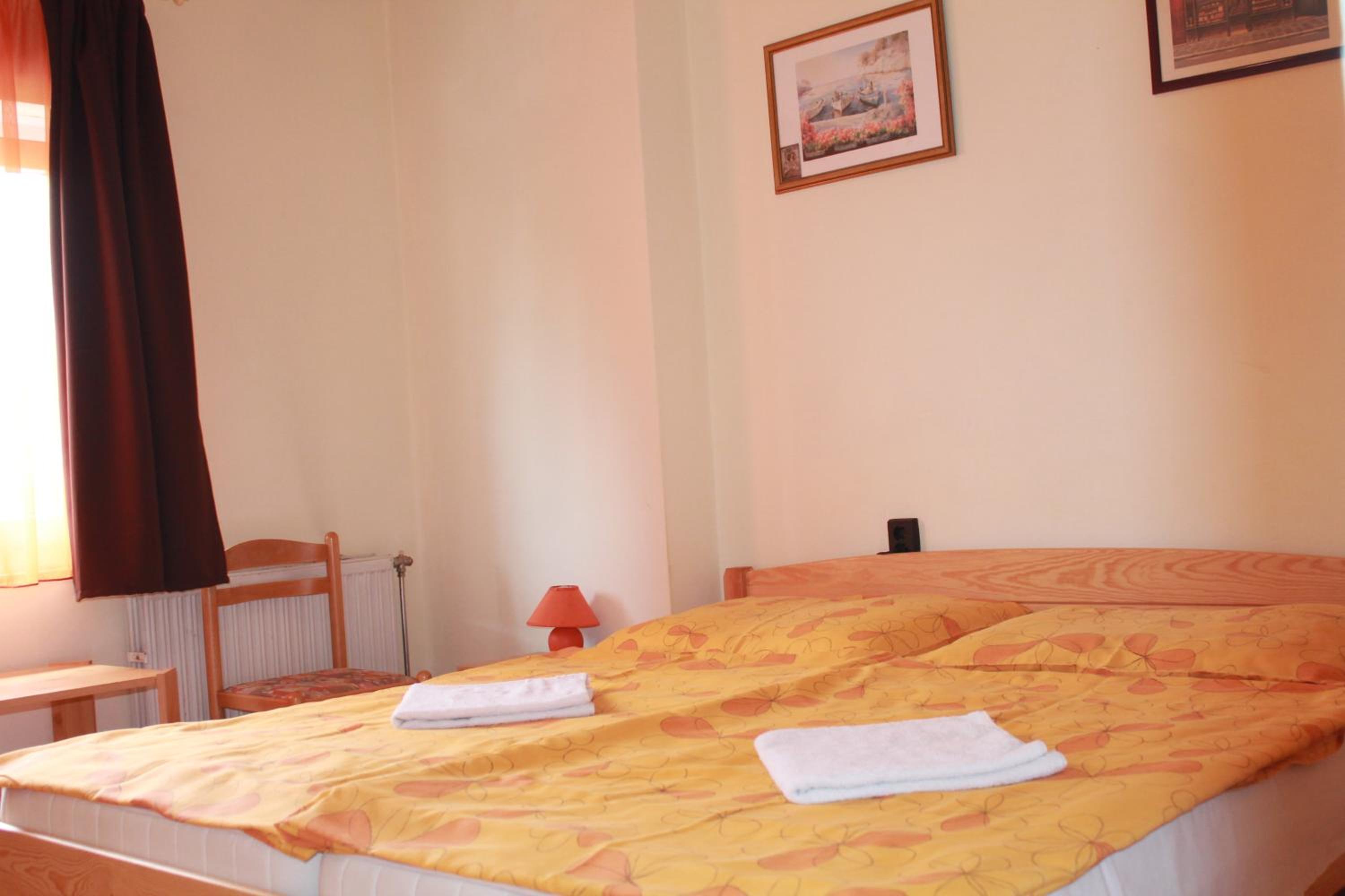 Single Room with Bathroom photo 1