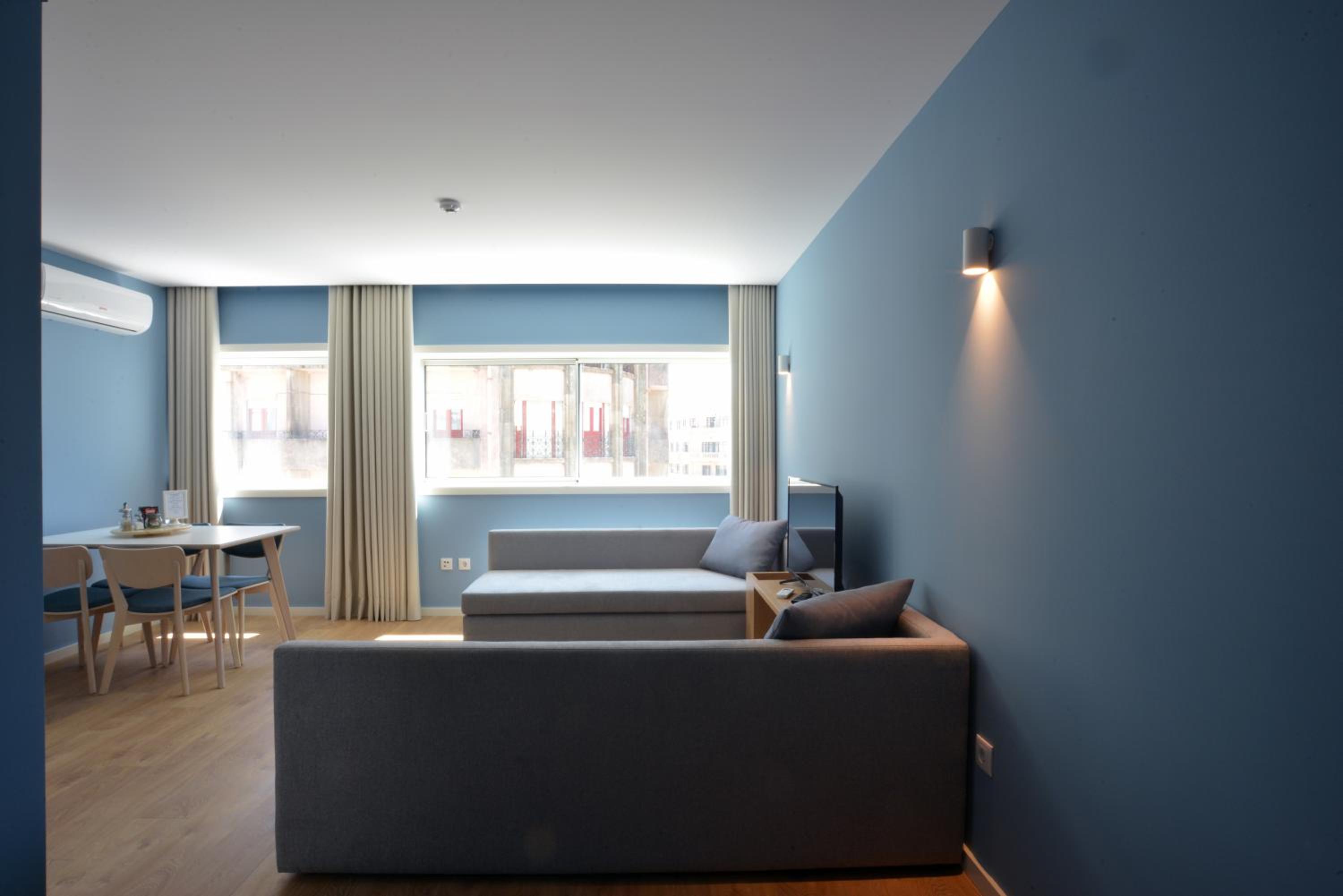 One-Bedroom Apartment photo 1