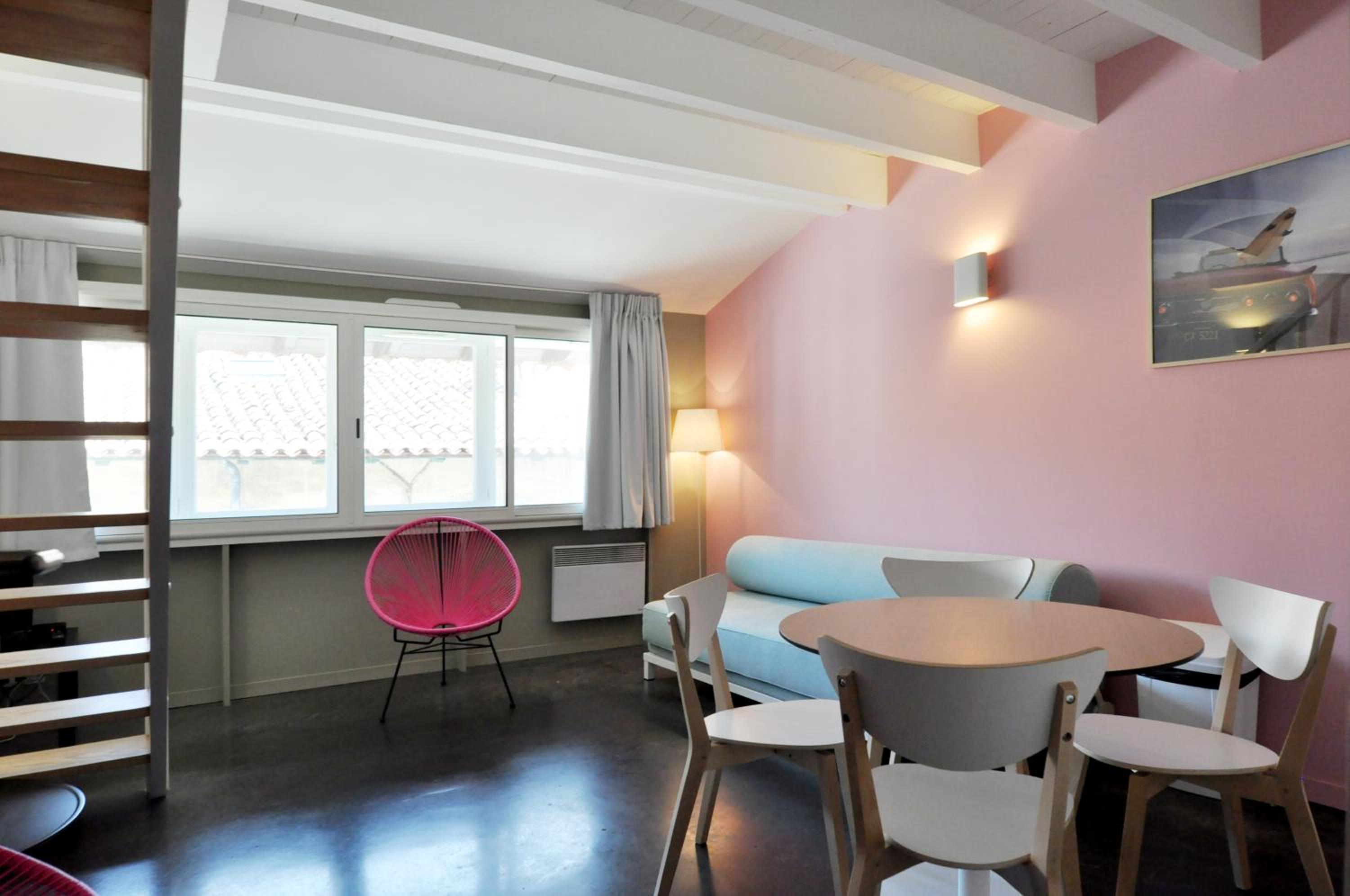 Large Duplex Apartment - Photo 1