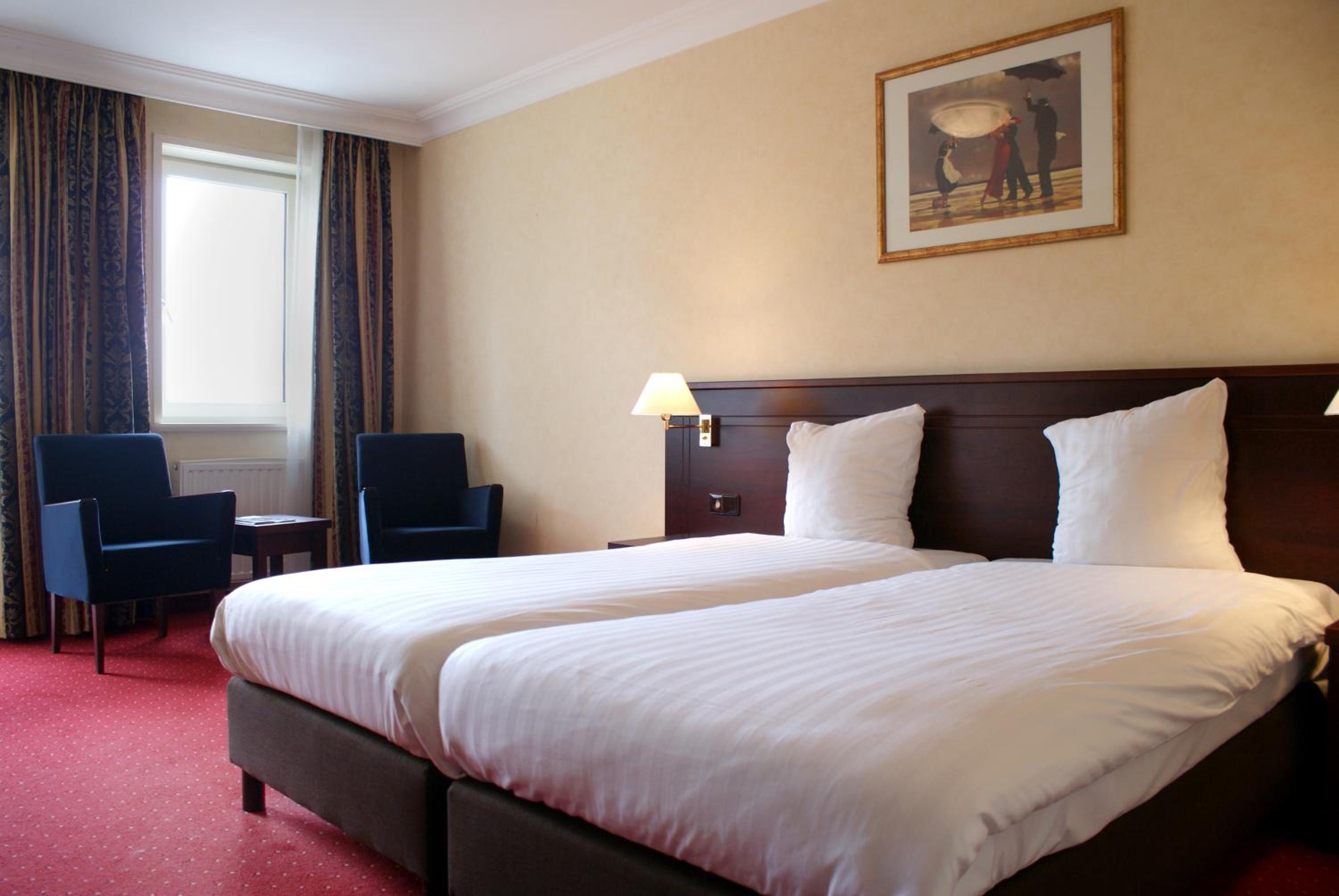 Deluxe Double Room with Bath - Photo 1