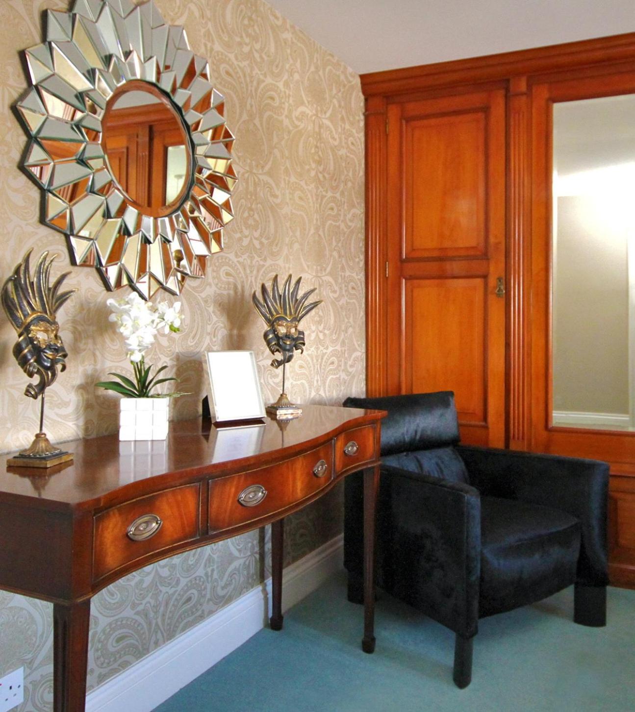 Deluxe King Room photo 2