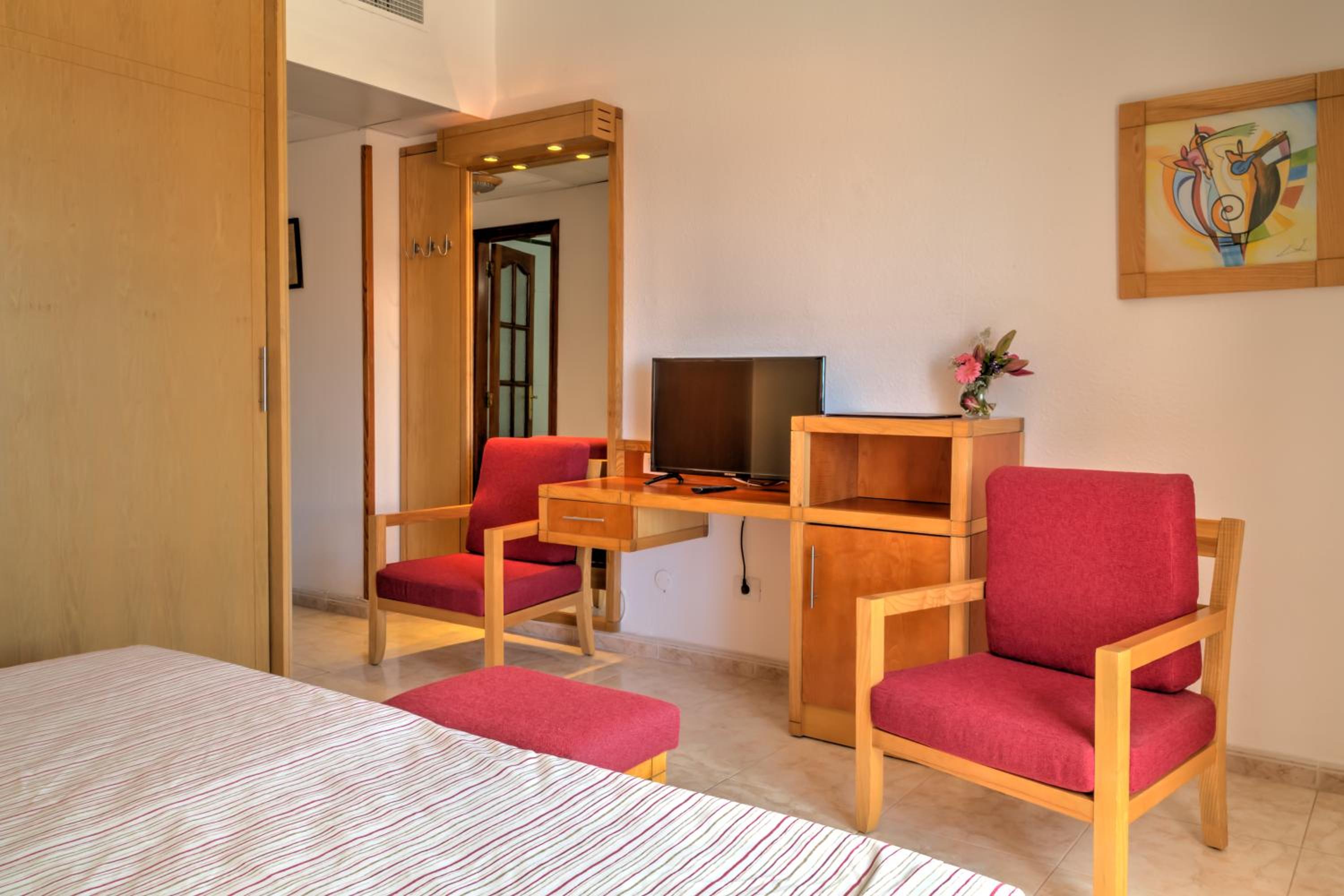 Standard Double or Twin Room - Photo 1
