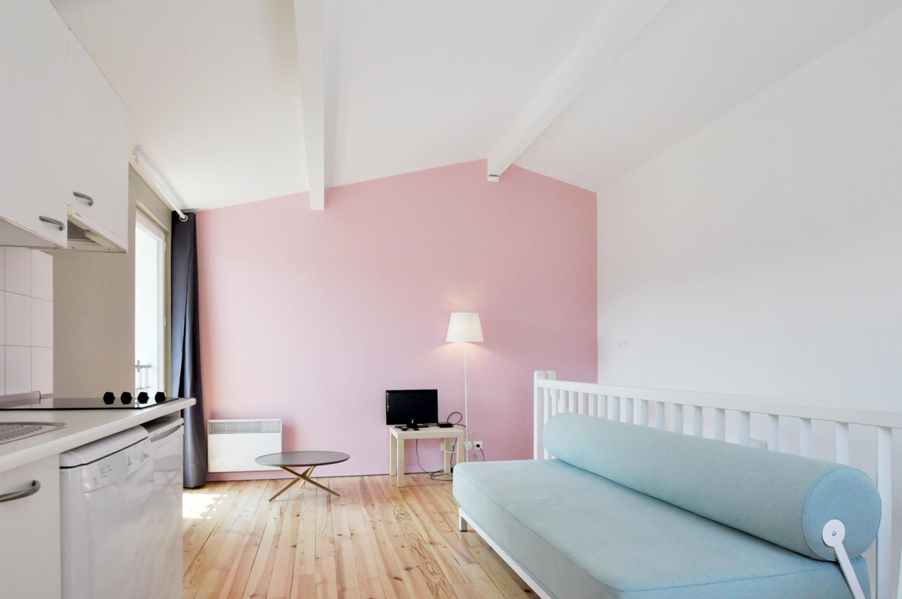 Duplex Apartment with Terrace - Photo 2