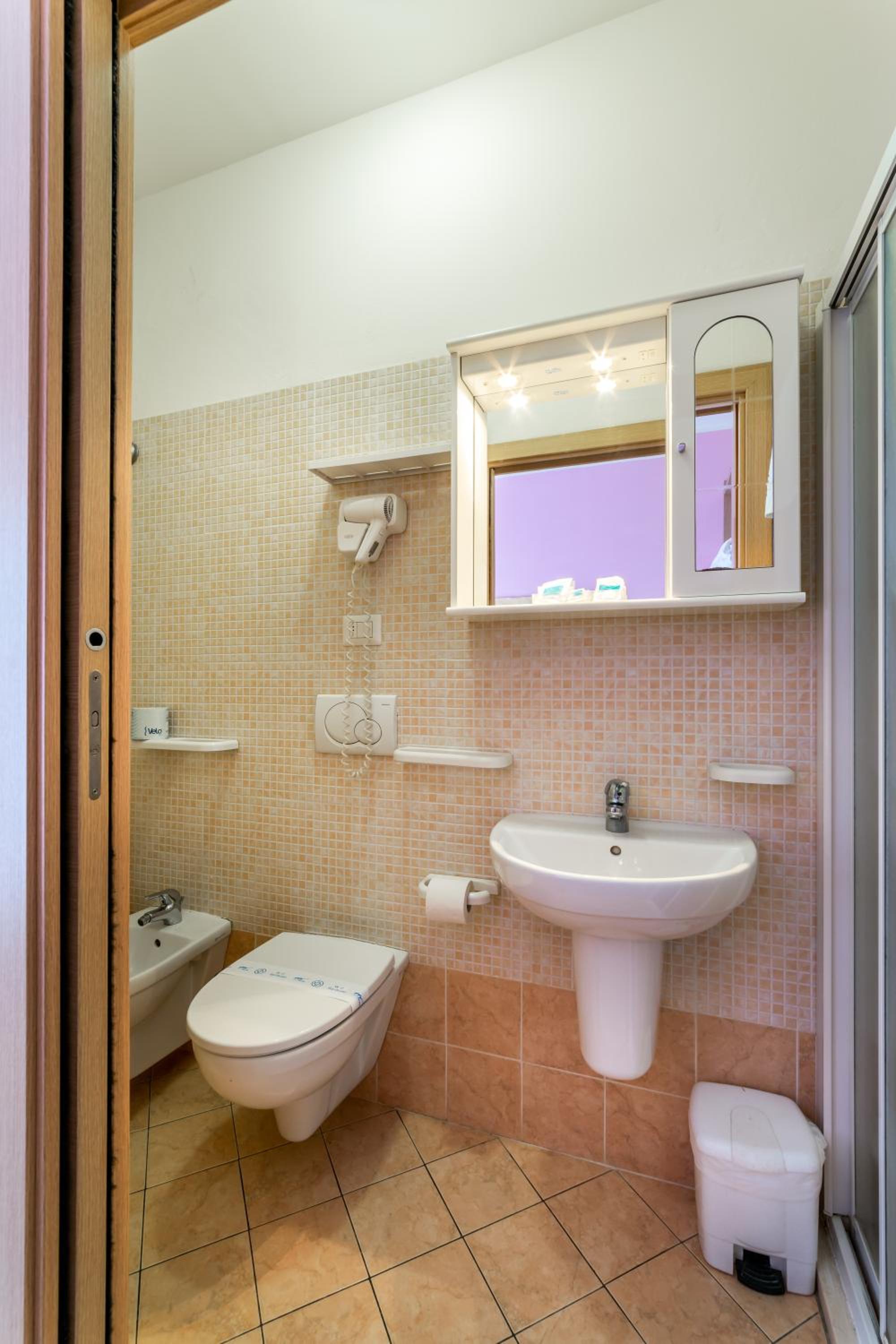 Double or Twin Room - Photo 2