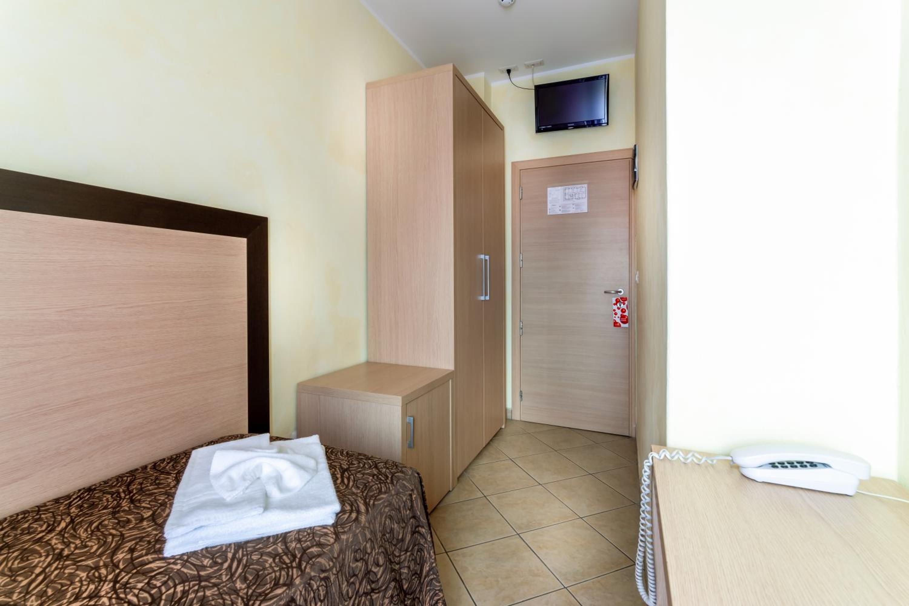 Single Room with Balcony photo 2