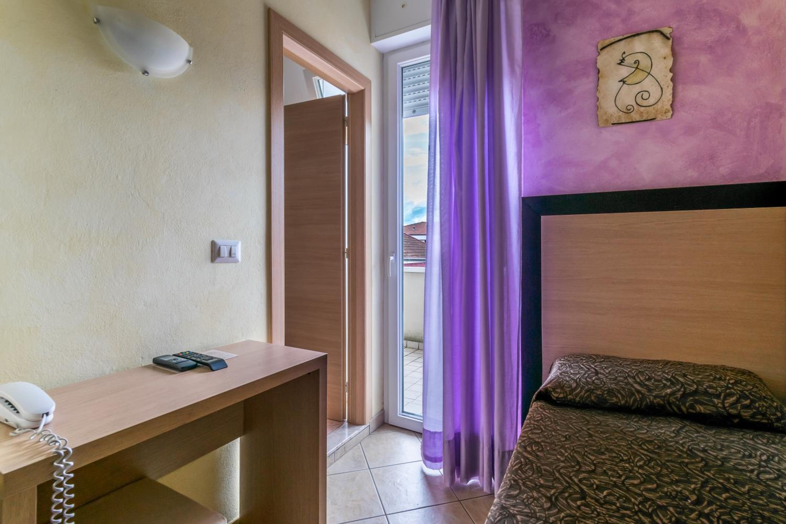 Single Room with Balcony photo 3