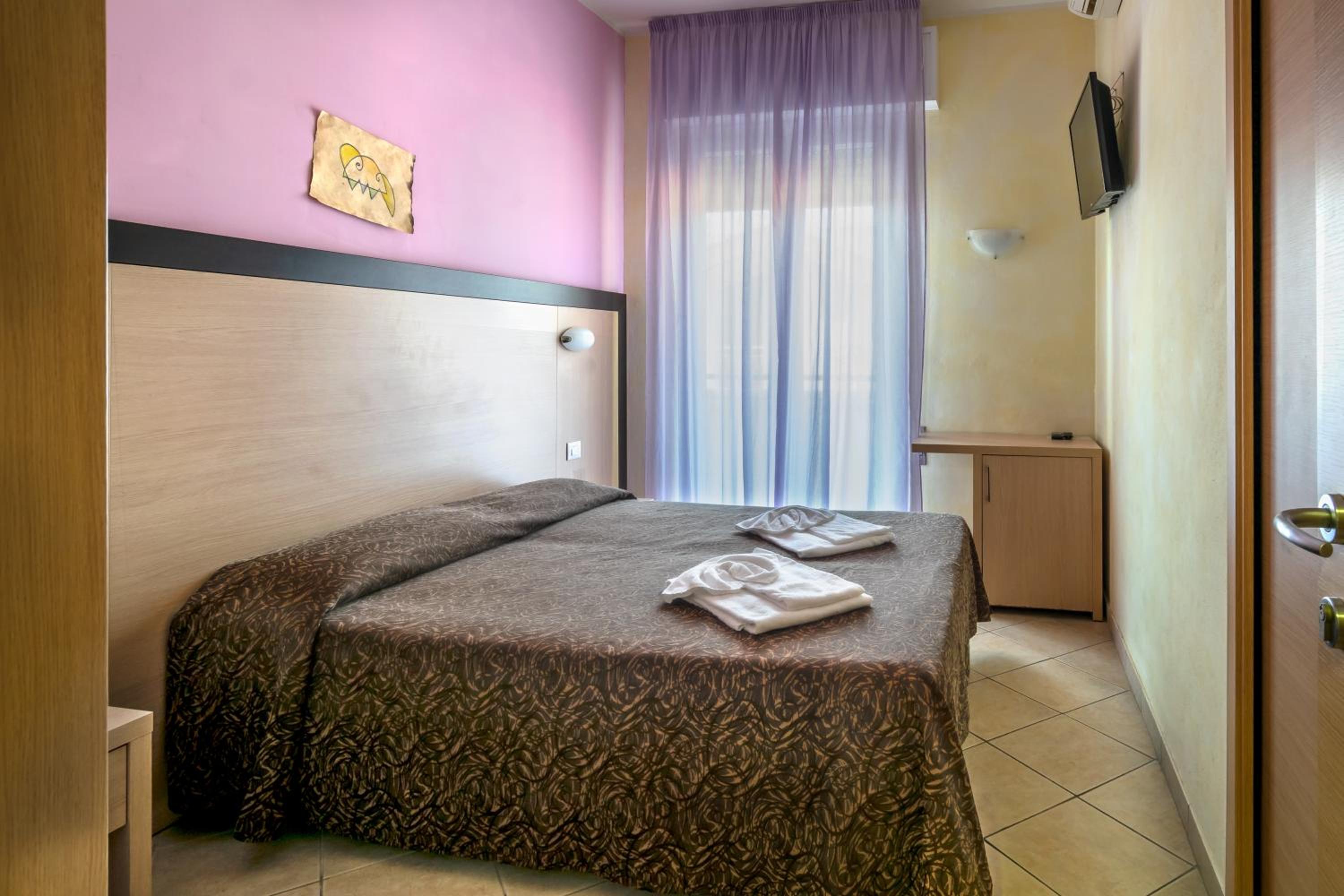 Double or Twin Room - Photo 10